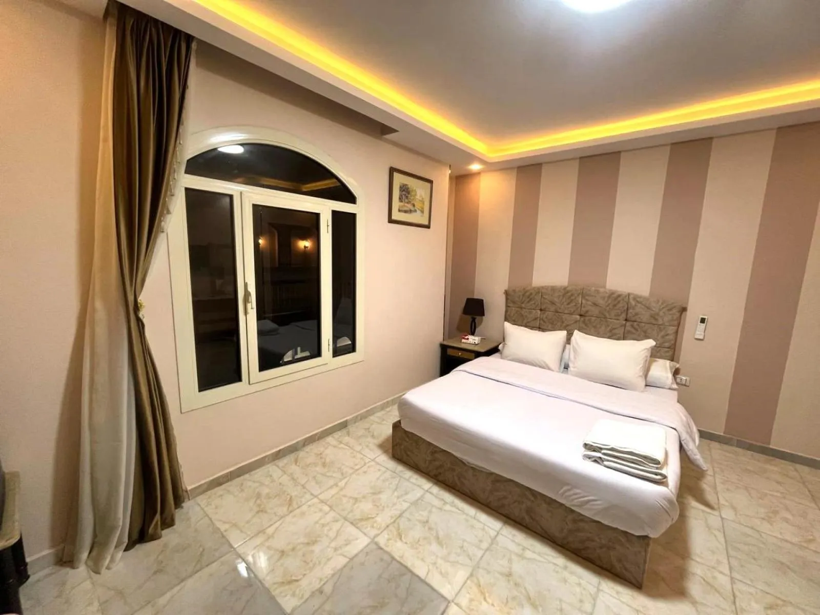 Bed in Nun Pyramids INN