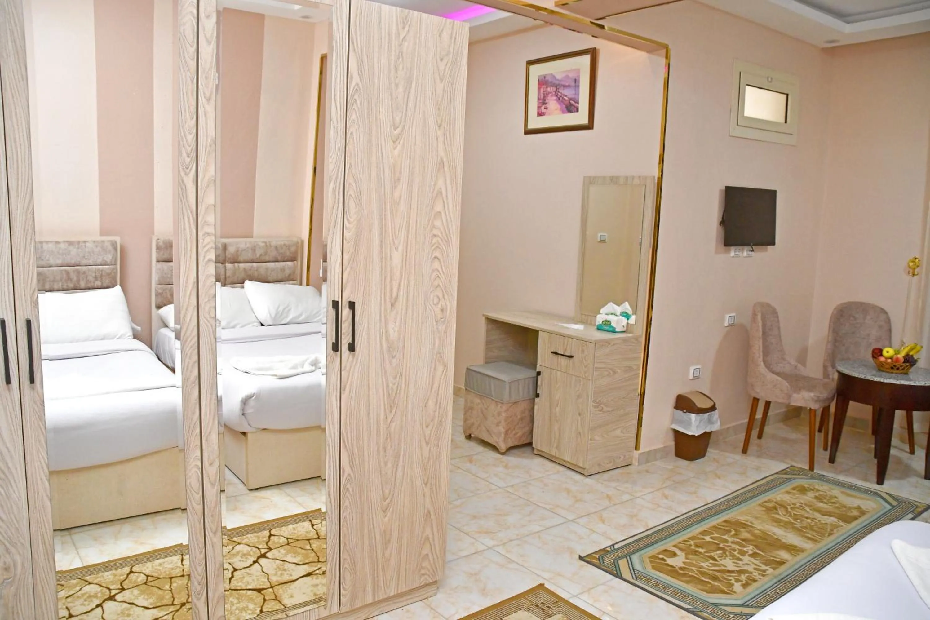 Bedroom, Bed in Nun Pyramids INN