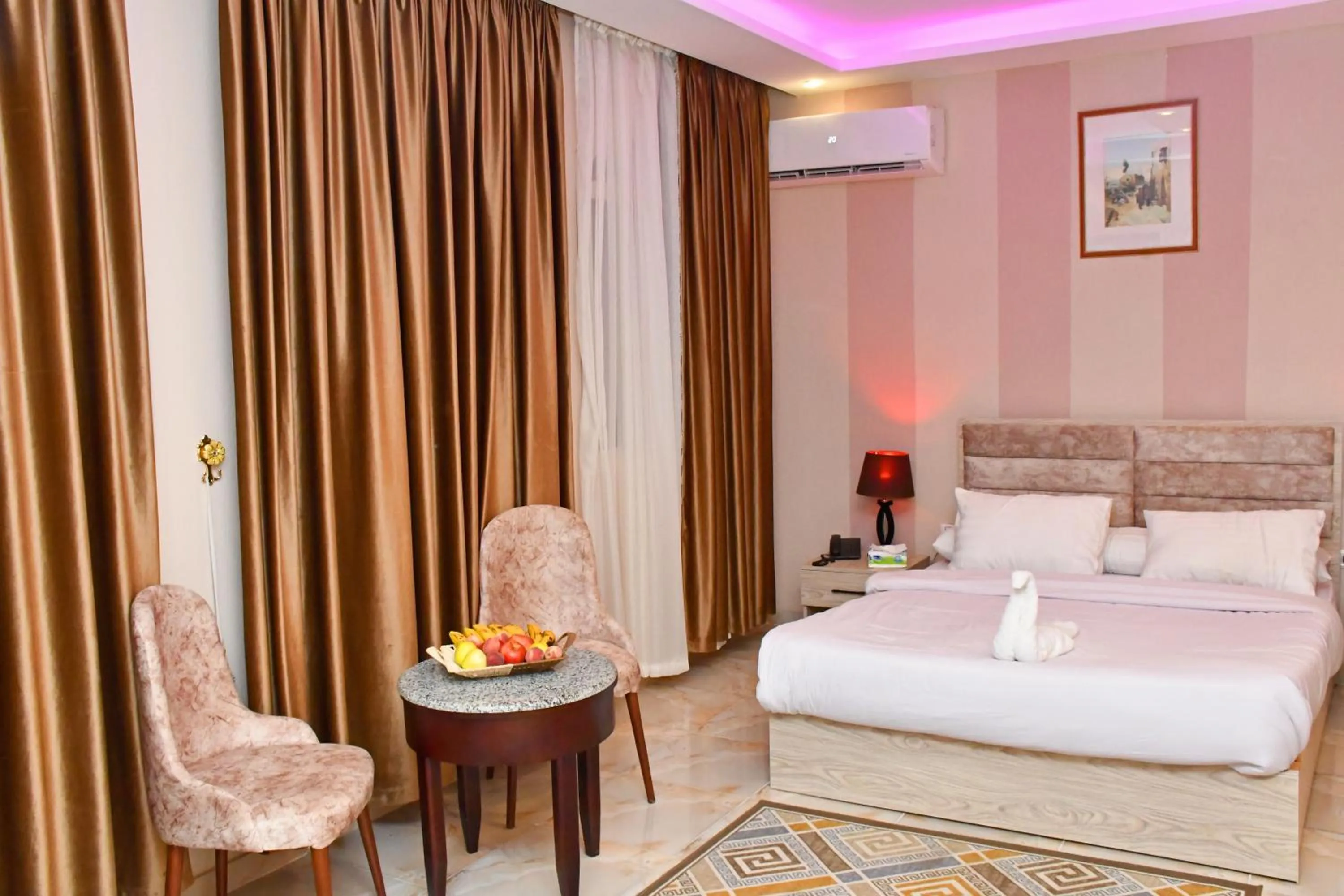 Bed in Nun Pyramids INN