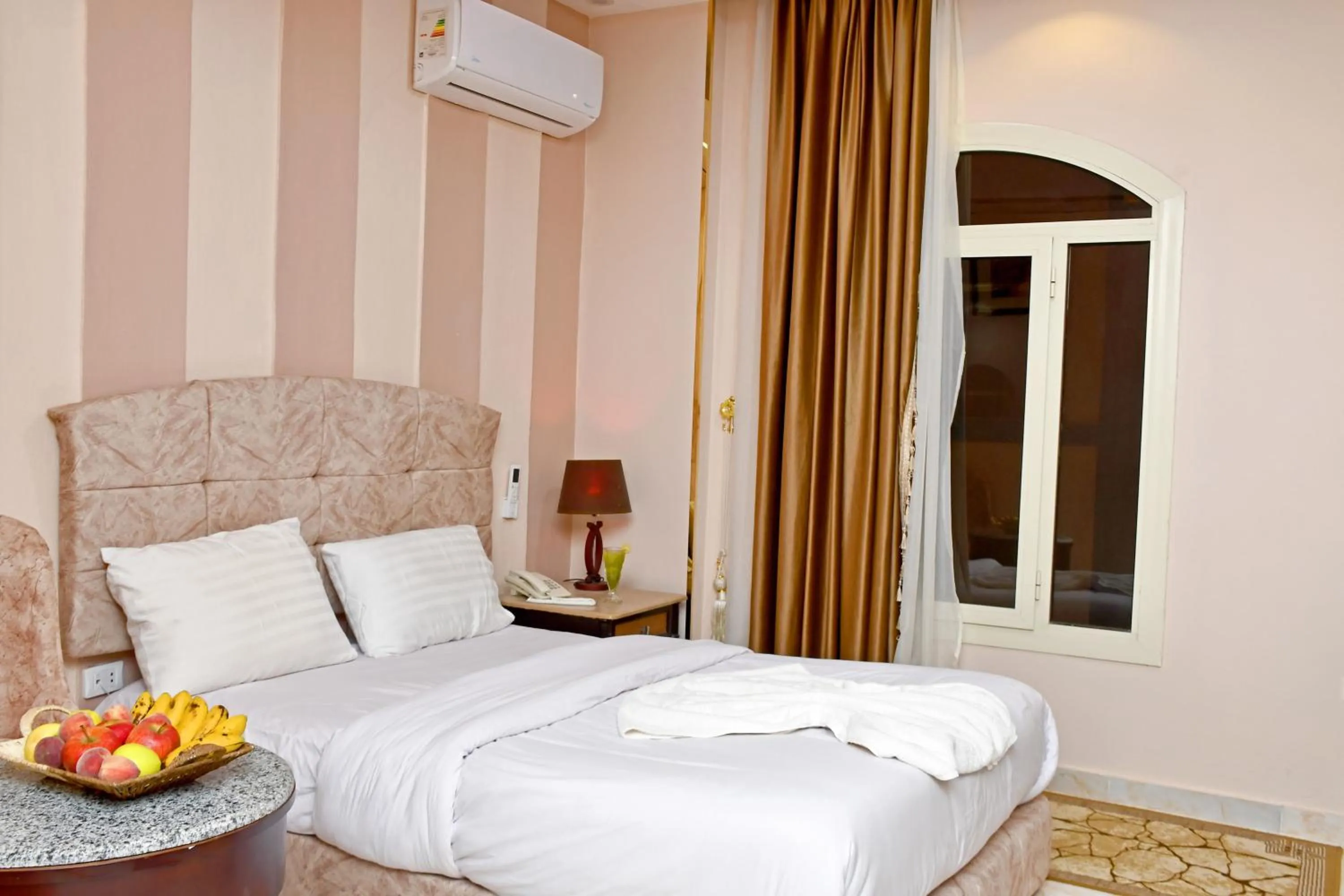 Bed in Nun Pyramids INN