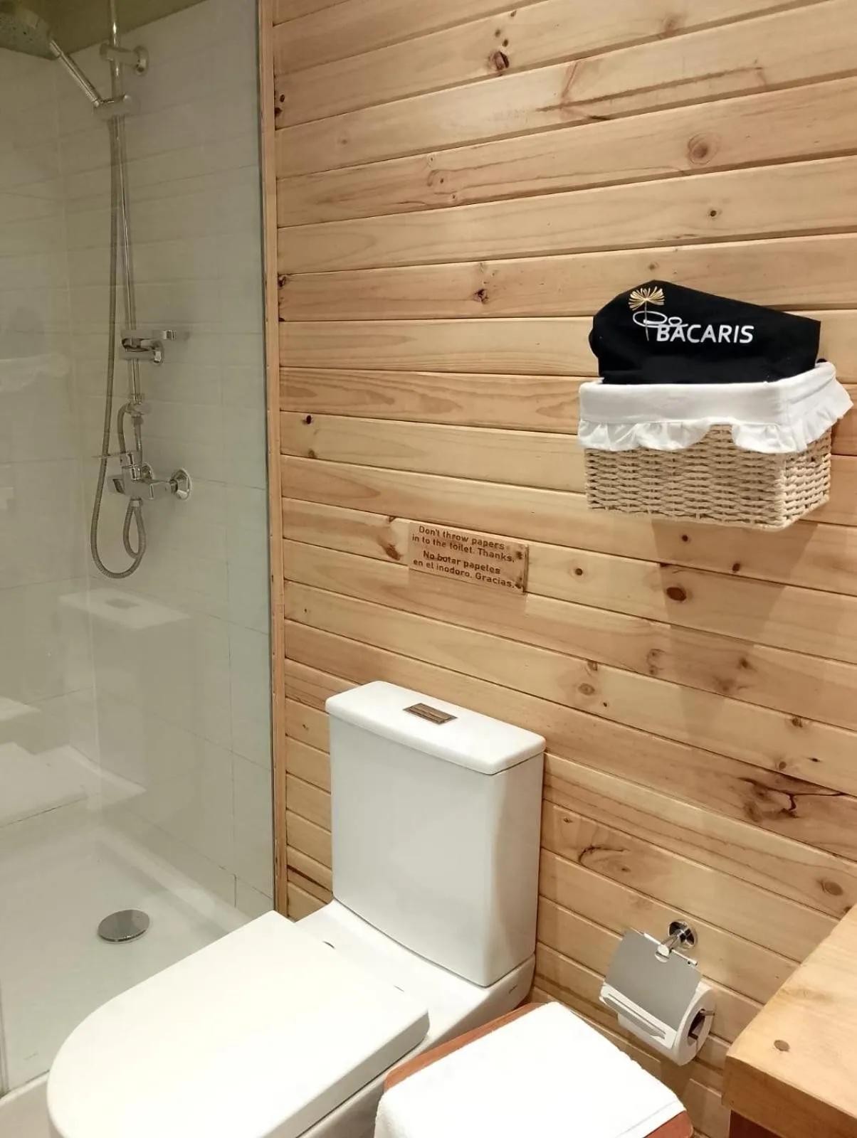 Bathroom in Hotel Bacaris