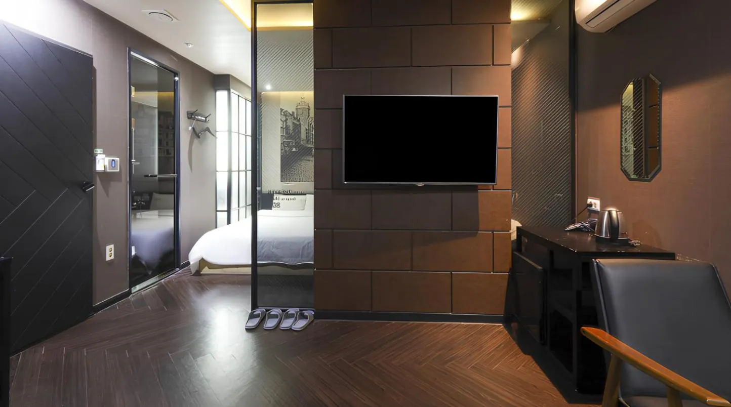 TV and multimedia in 2 Heaven Hotel Seomyeon