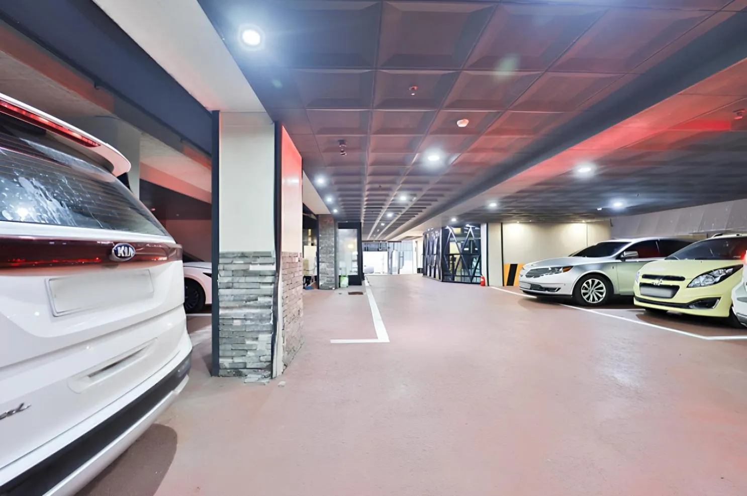 Parking in 2 Heaven Hotel Seomyeon