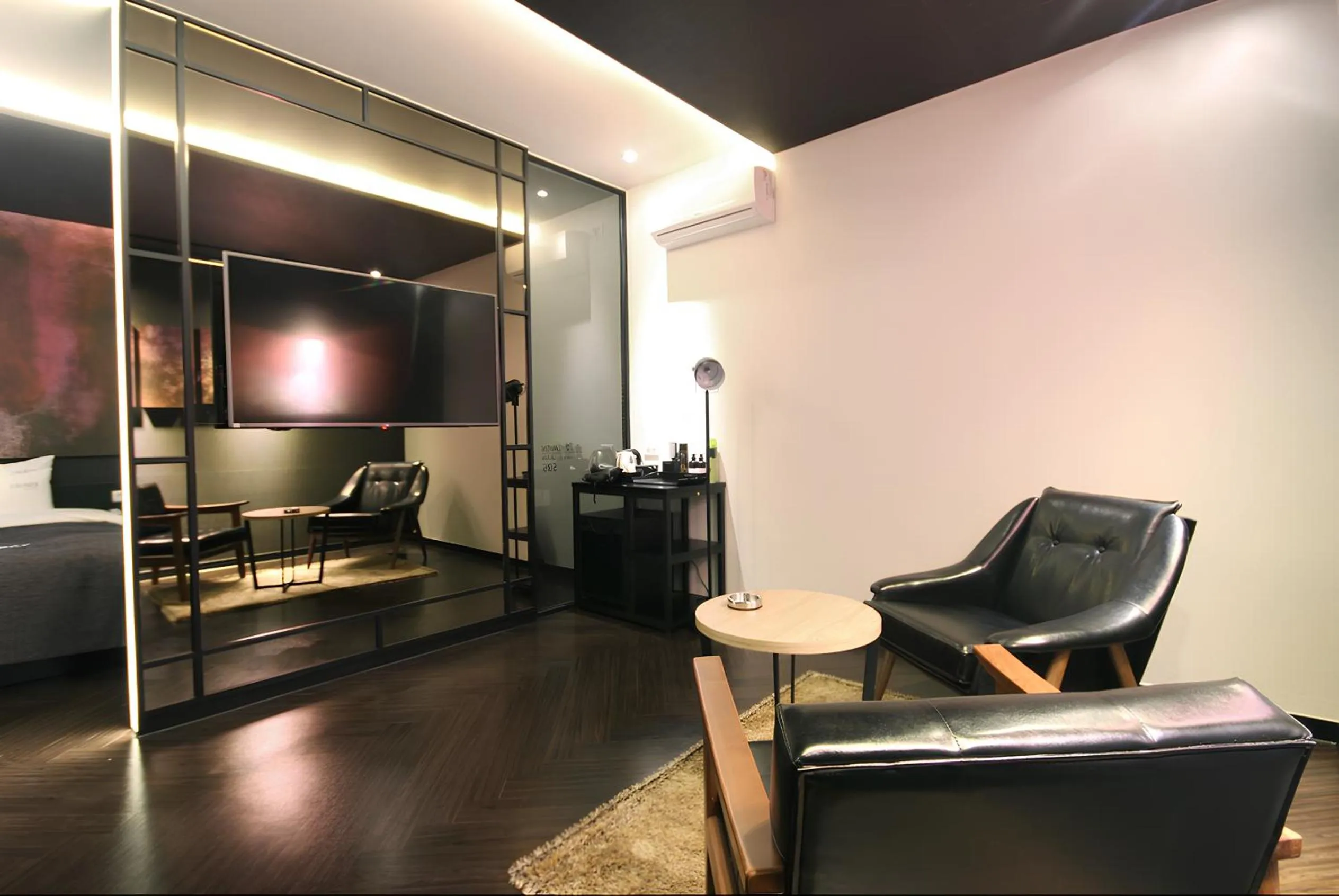 TV and multimedia in 2 Heaven Hotel Seomyeon