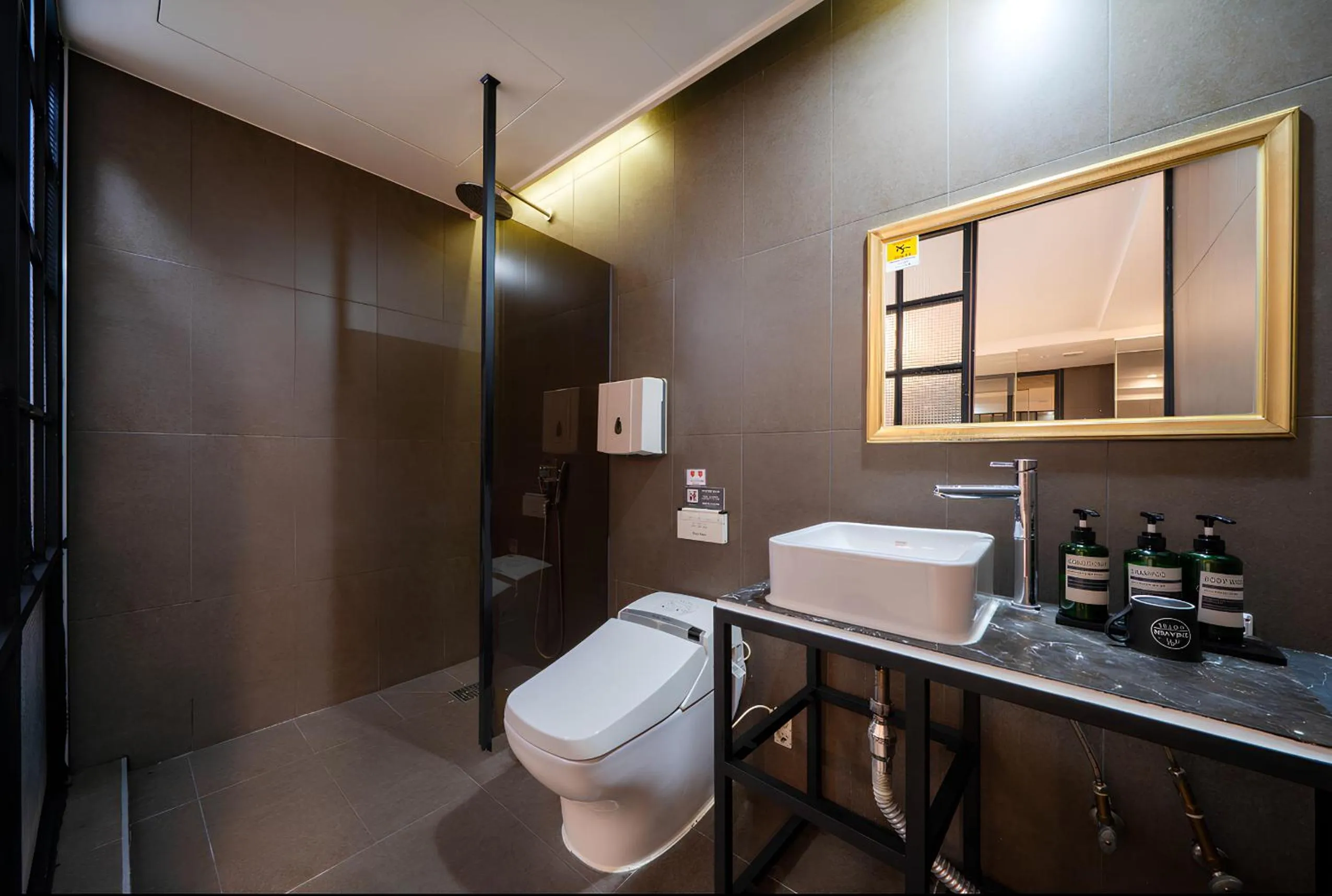 Shower in 2 Heaven Hotel Seomyeon