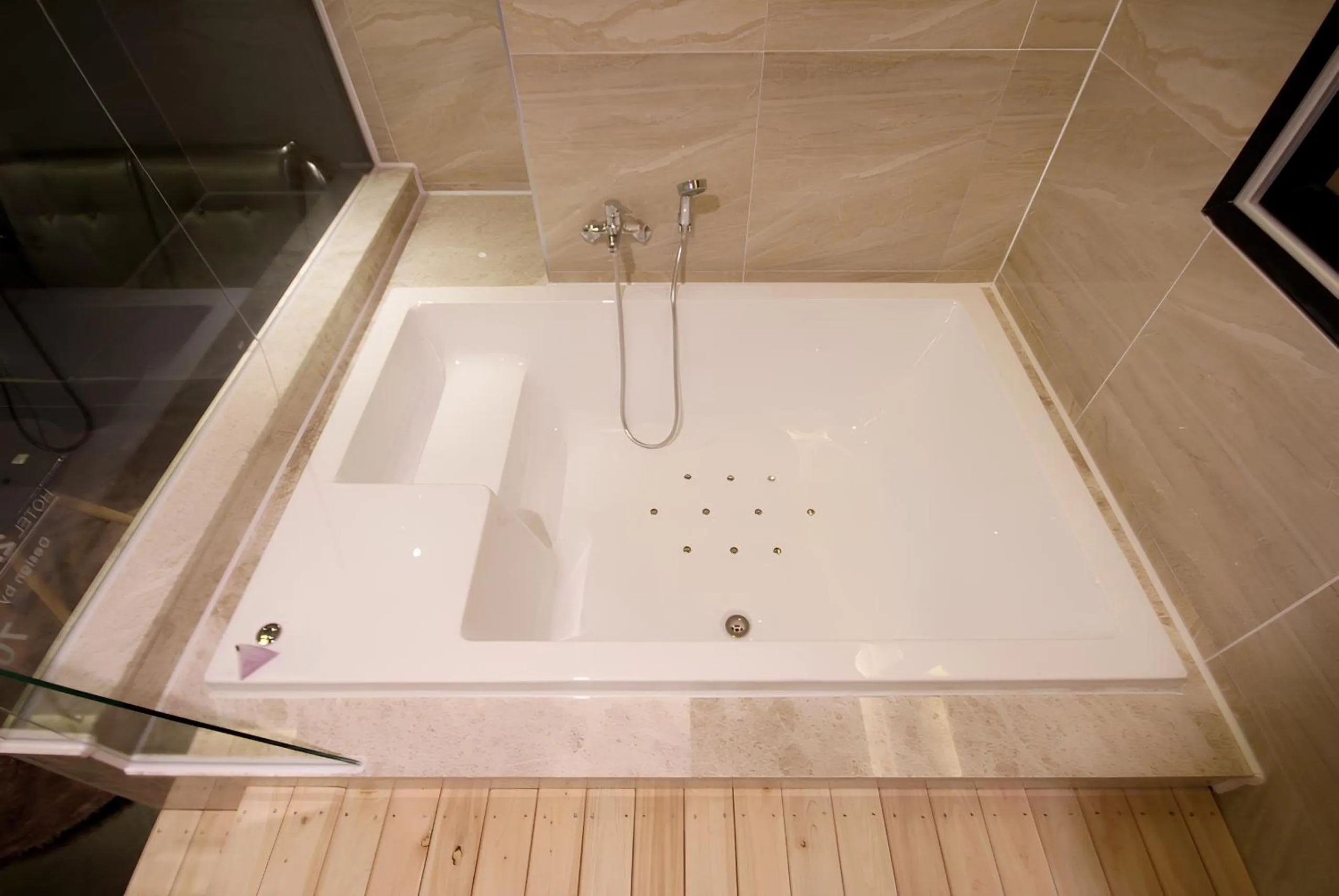 Shower in 2 Heaven Hotel Seomyeon