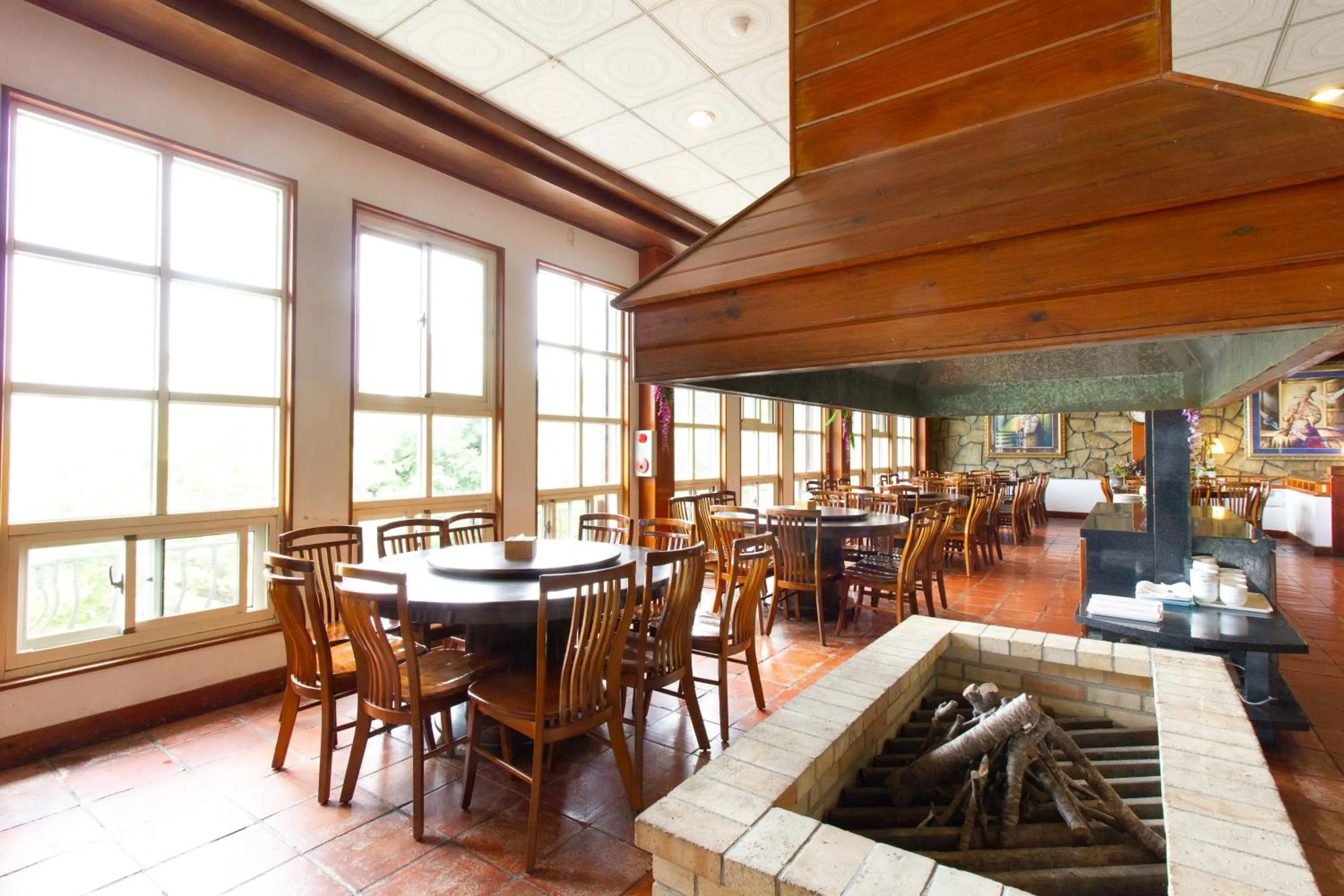 Restaurant/places to eat in Liching Garden Villa