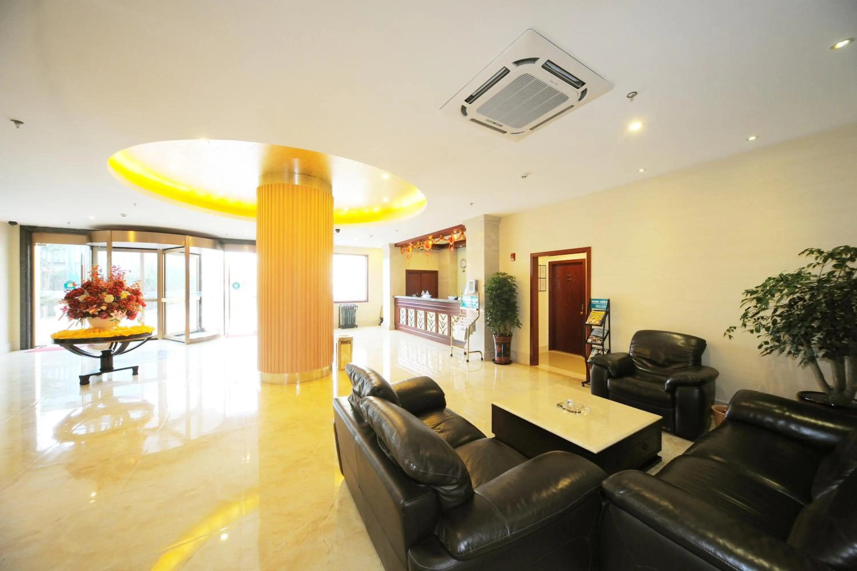 Lobby or reception in Greentree Inn Shanghai West Huaxia Road Metro Station Express Hotel