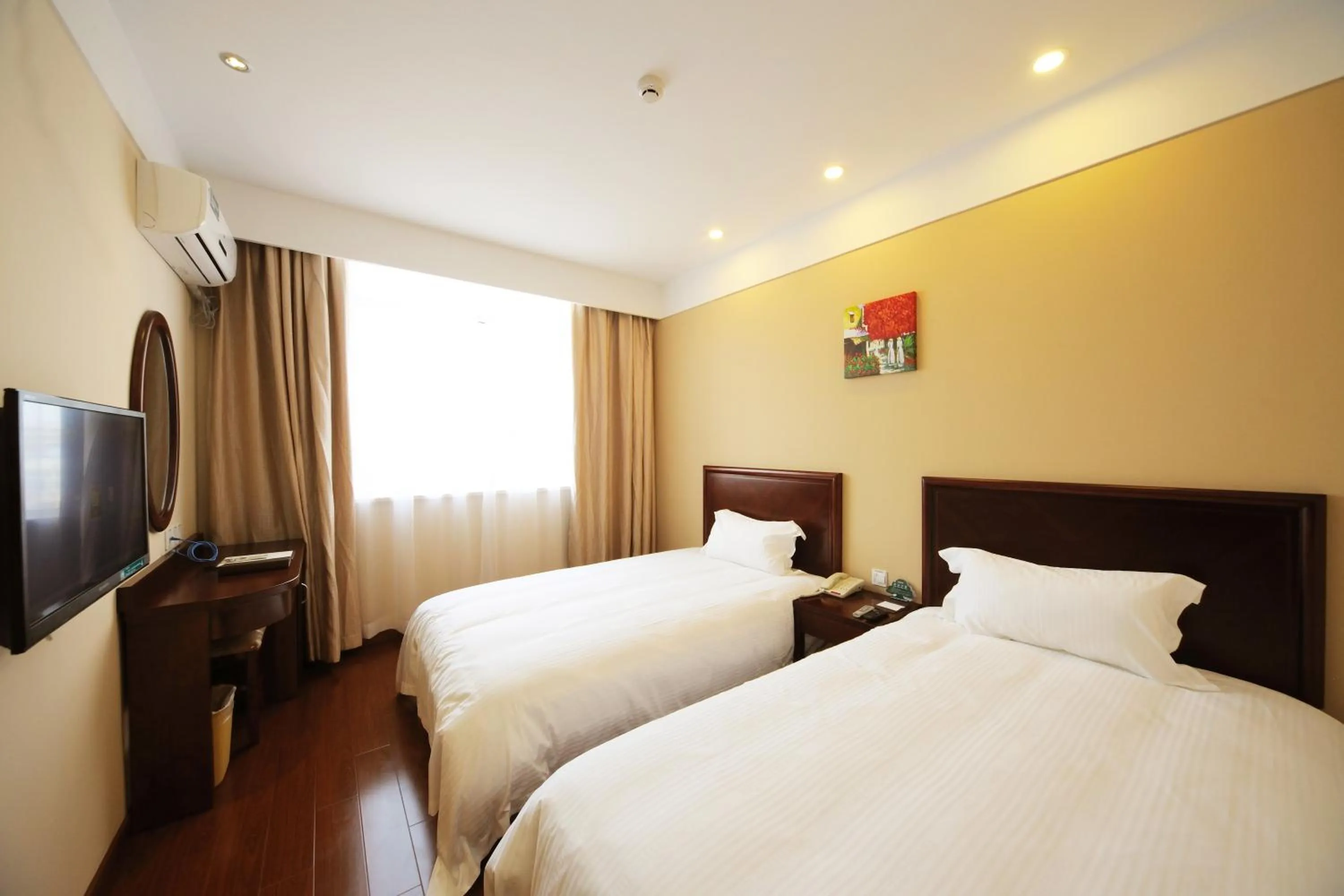 Photo of the whole room in Greentree Inn Shanghai West Huaxia Road Metro Station Express Hotel