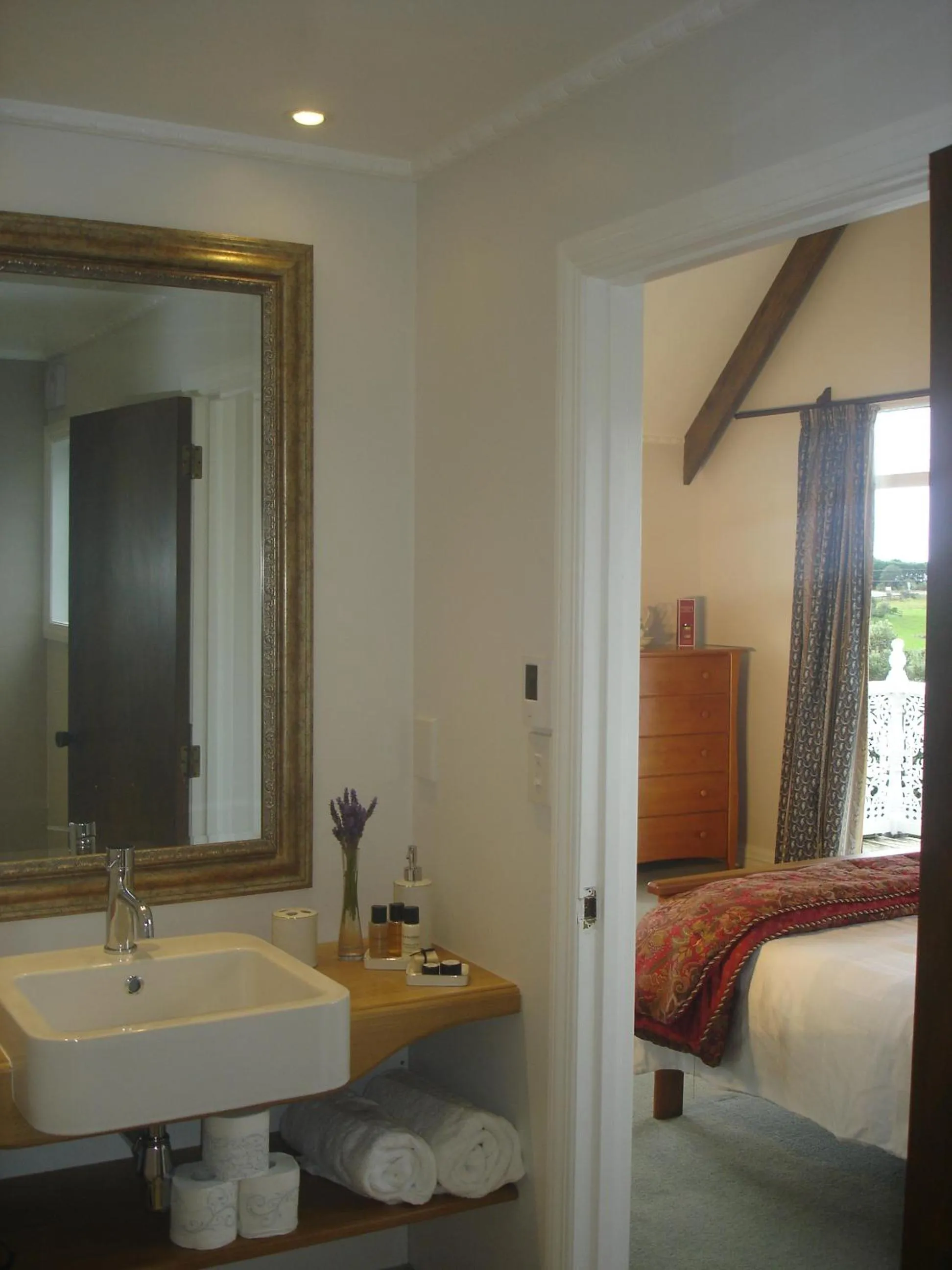 Bathroom, Bed in Country Homestead at Black Sheep Farm