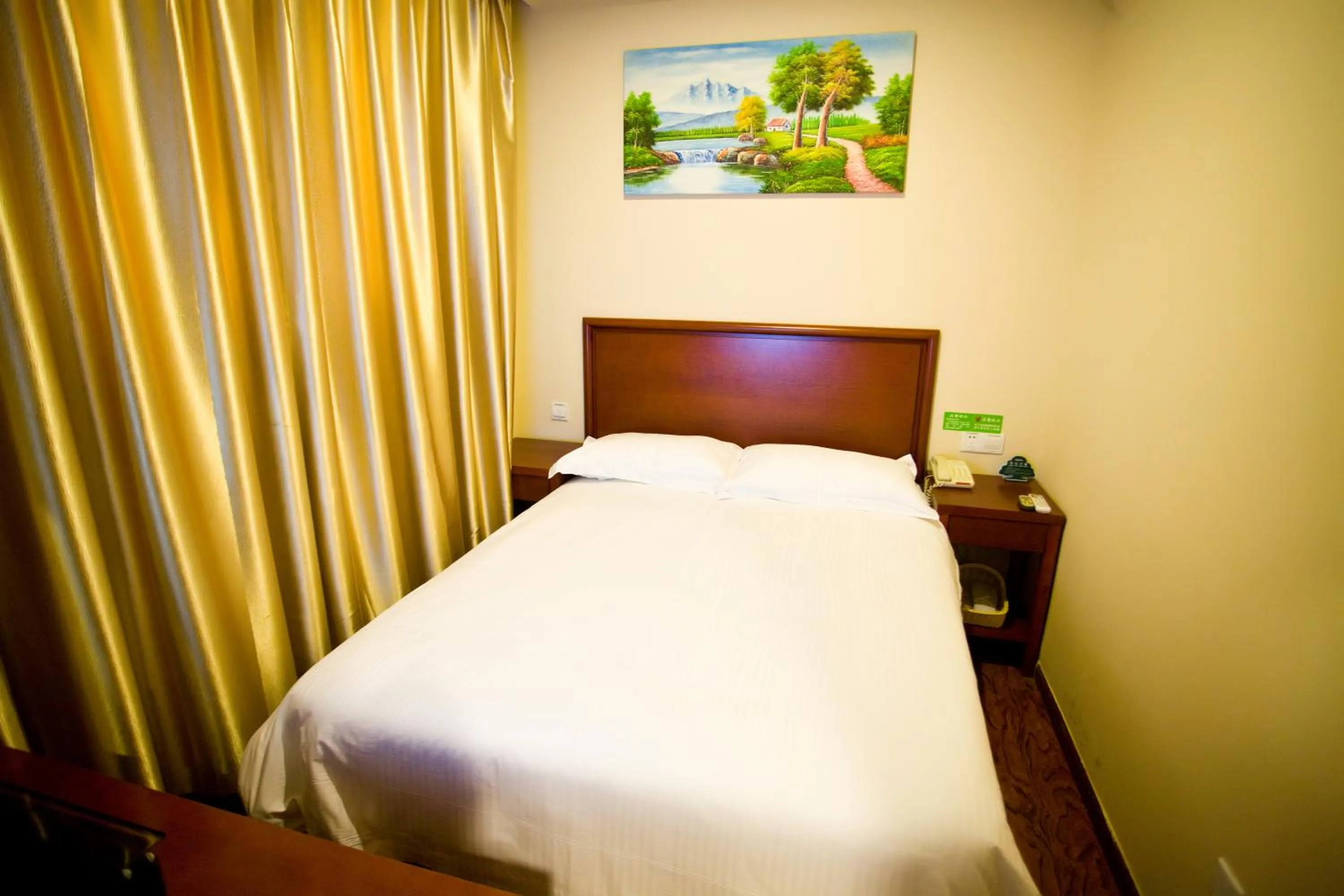 Bedroom, Bed in GreenTree Inn Shanghai Meilan Lake Hutai Road Express Hotel