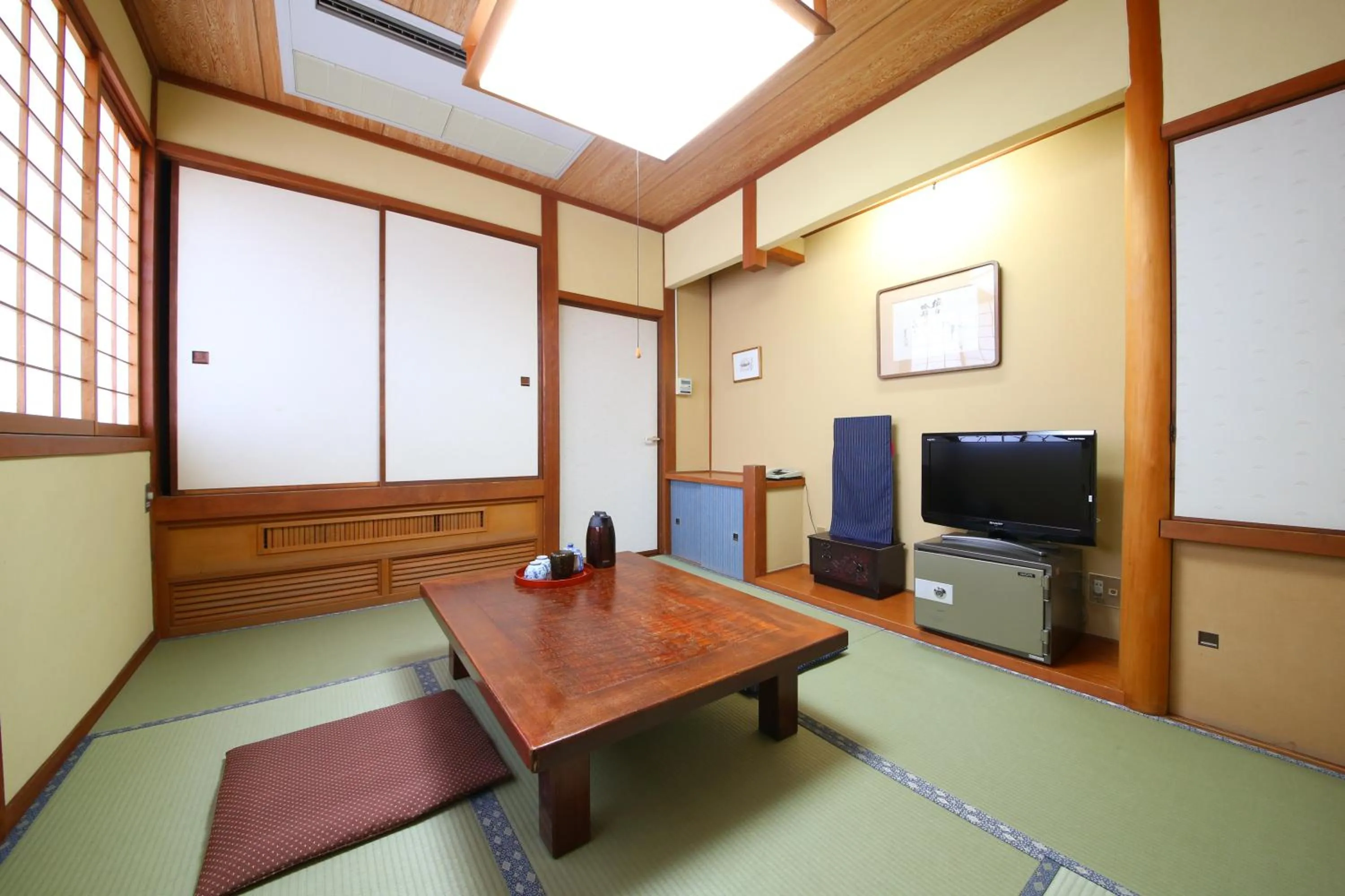 Photo of the whole room in Iwamura Sanso
