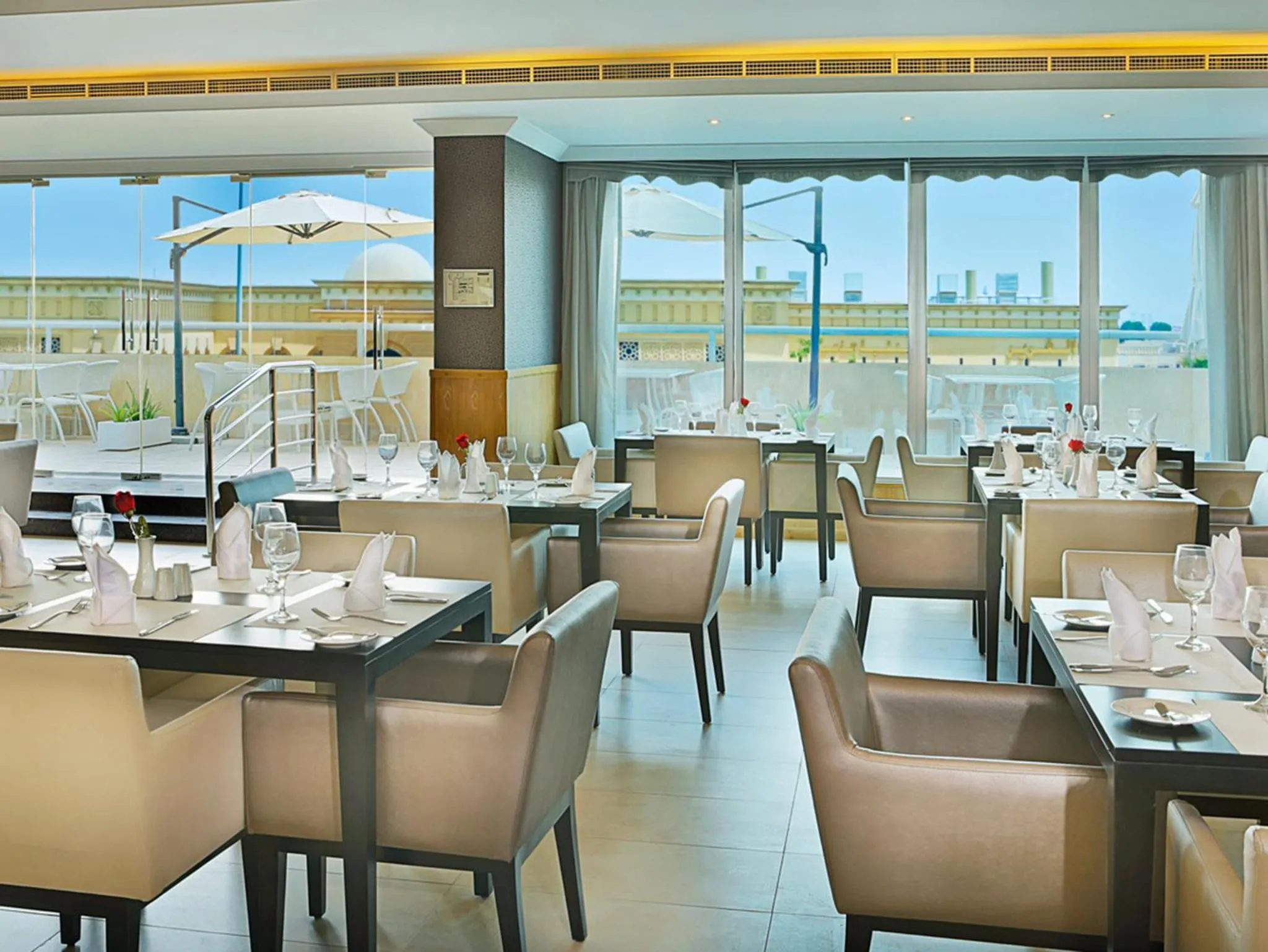 Restaurant/places to eat in Armada Avenue Hotel