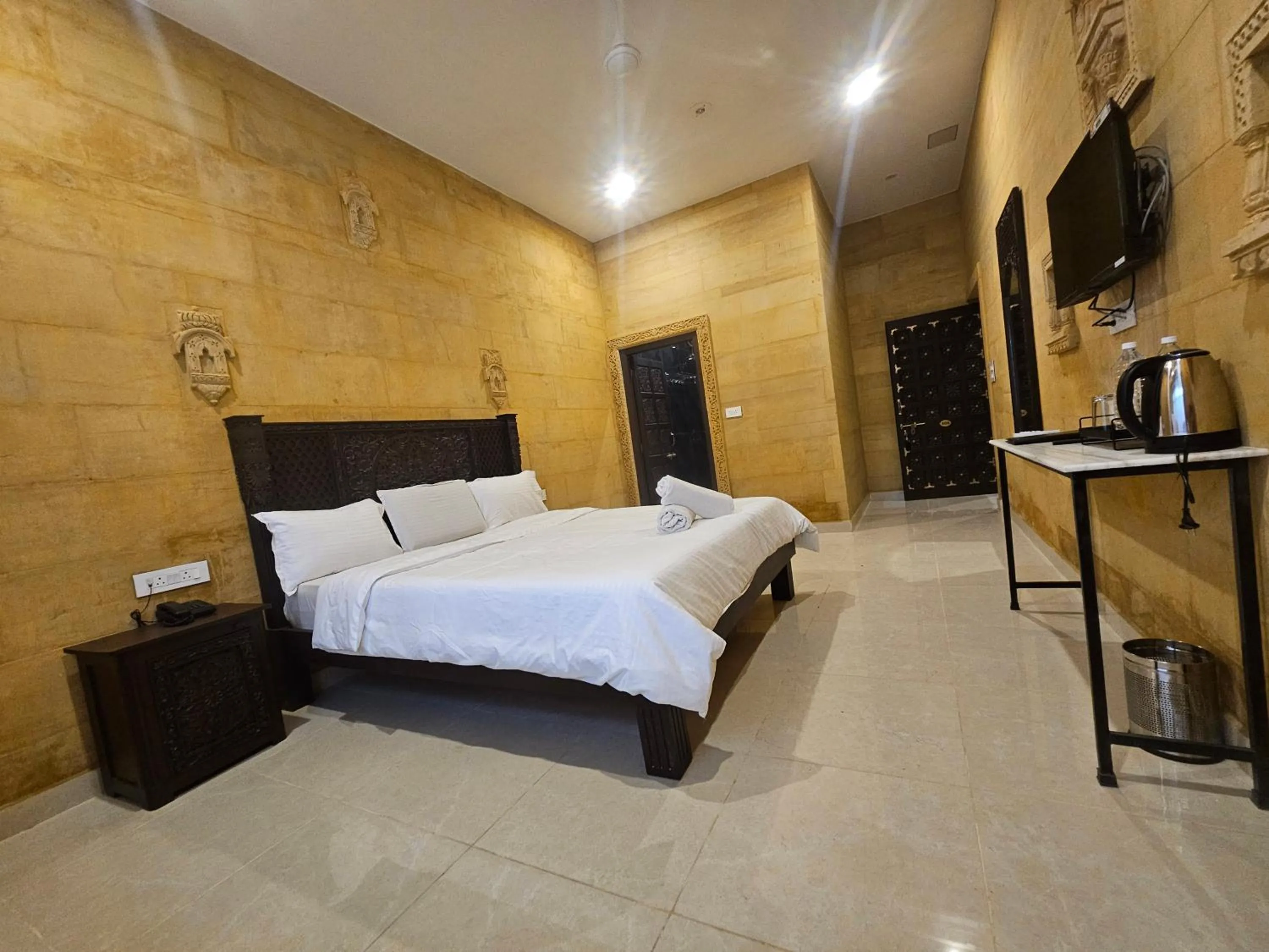 Bed in Hotel Royal Haveli