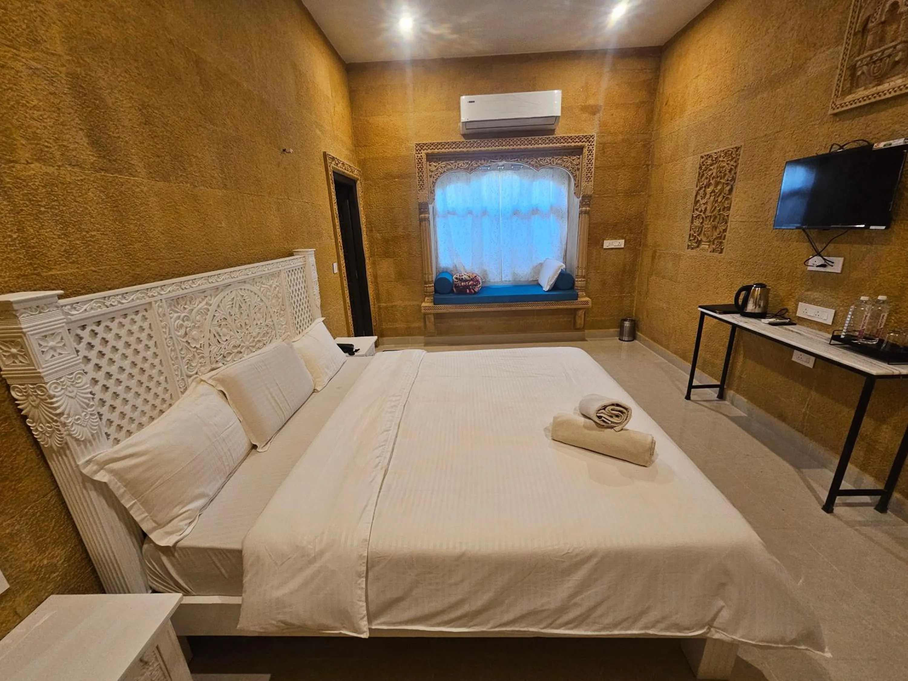 Photo of the whole room, Bed in Hotel Royal Haveli