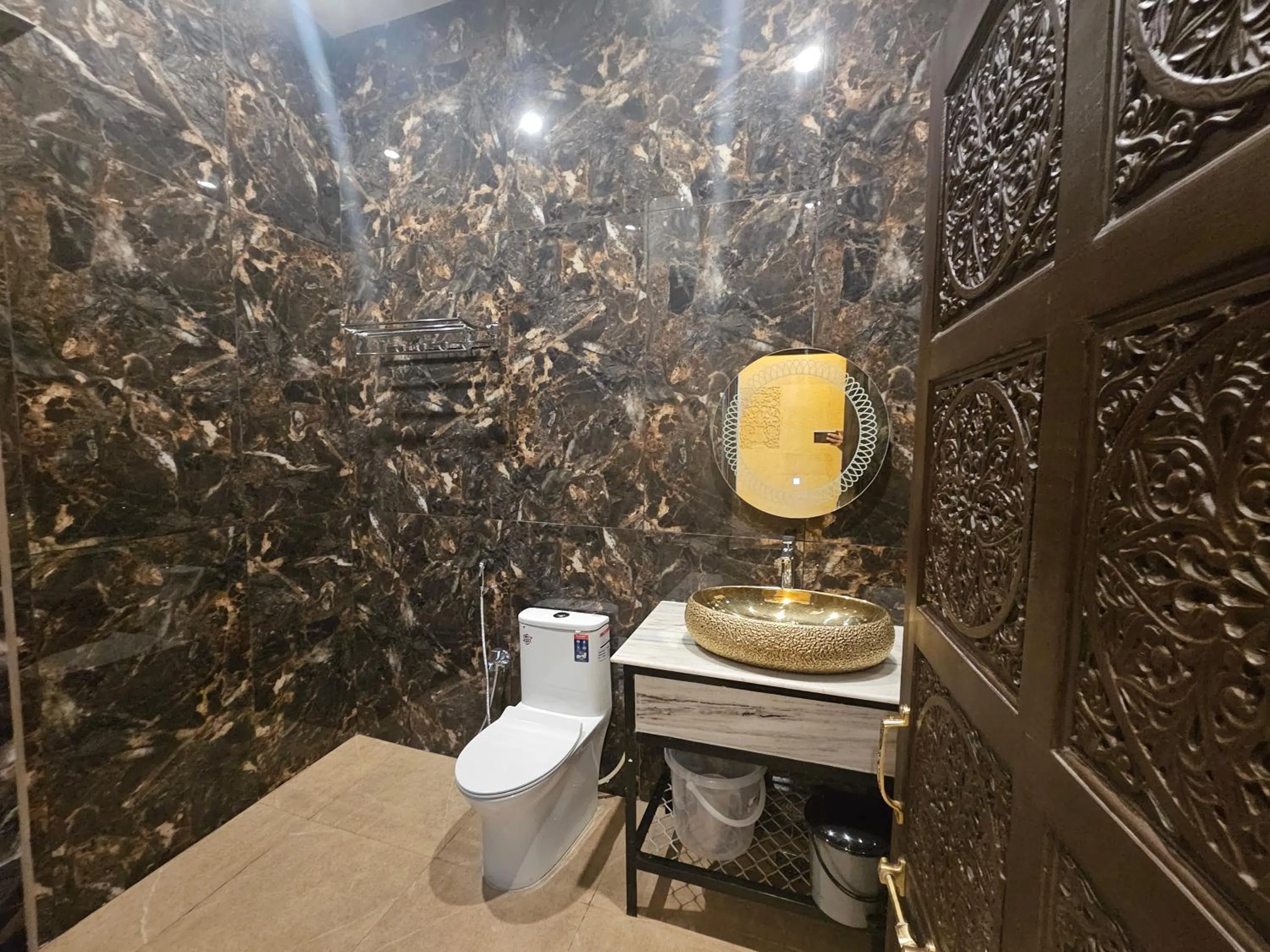 Toilet in Hotel Royal Haveli