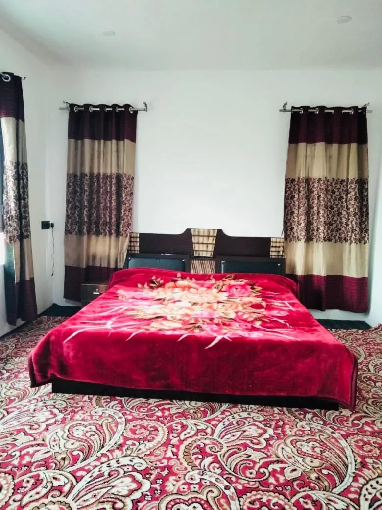 Bed in Sunset View Gulmarg