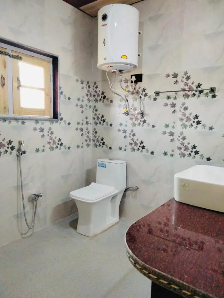 Bathroom in Sunset View Gulmarg