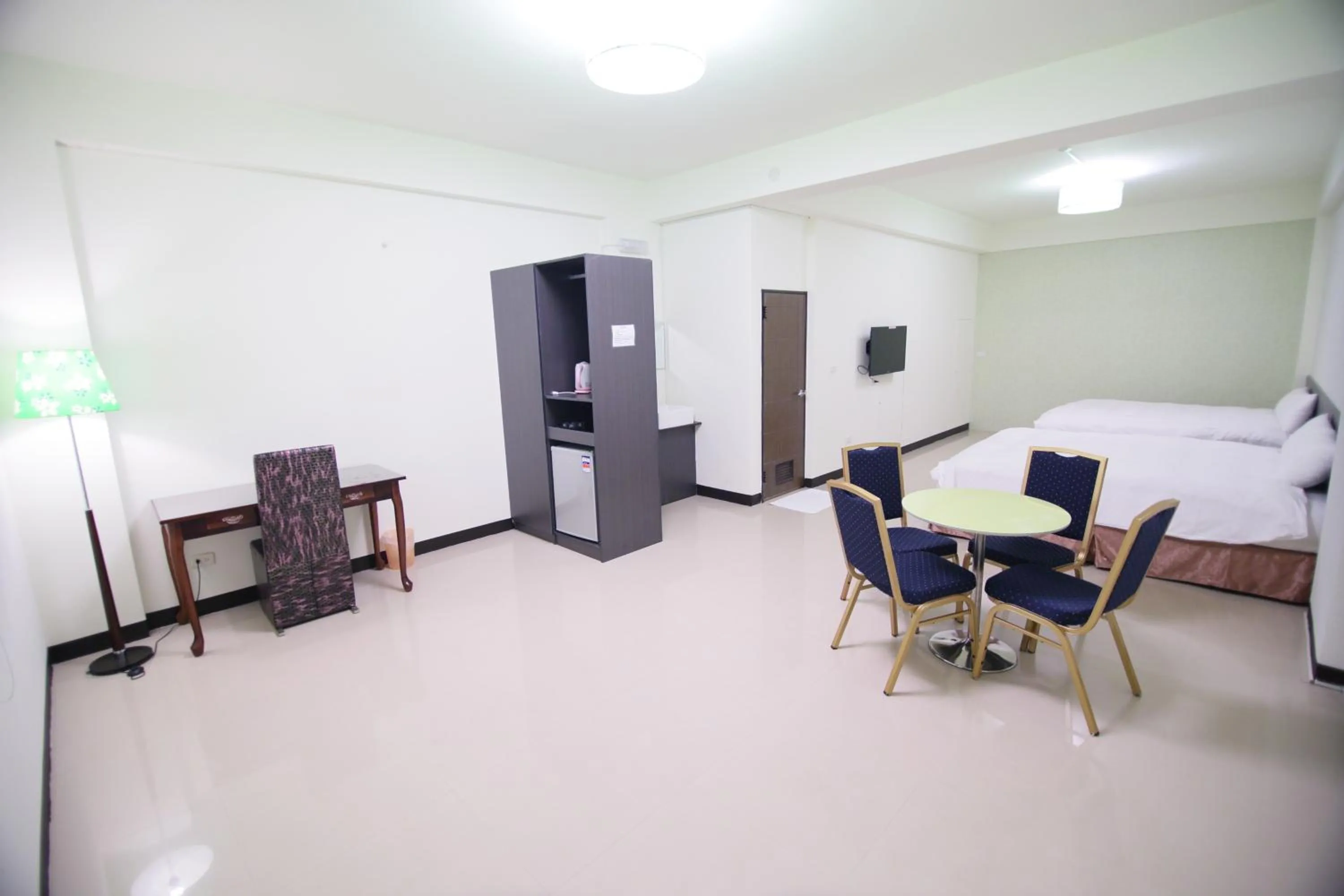 Photo of the whole room, Bed in Sanyi Sakura Resort