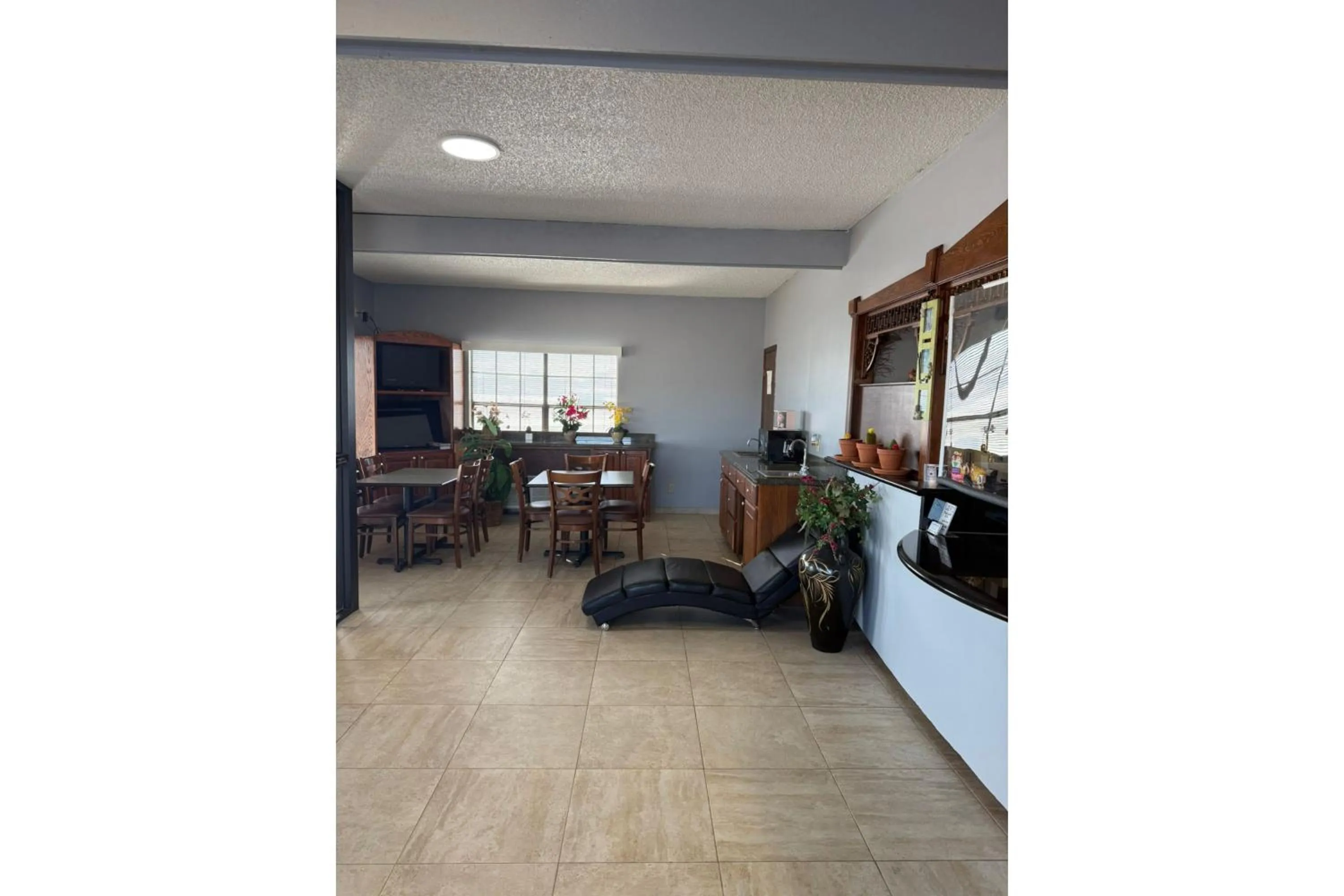 Facade/entrance in Victorian Inn by Belvilla White sboro US Hwy 82