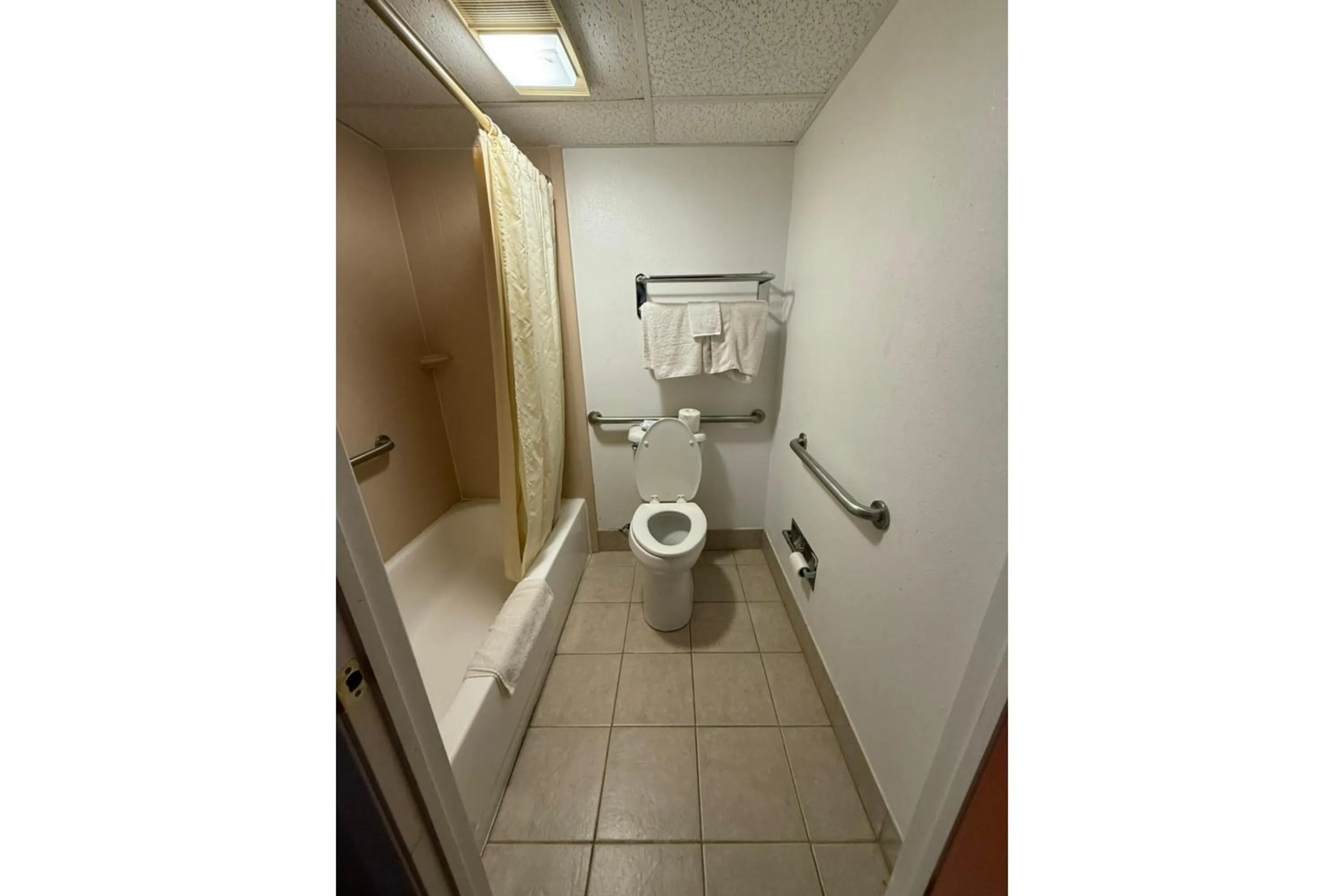 Bathroom in Victorian Inn by Belvilla White sboro US Hwy 82