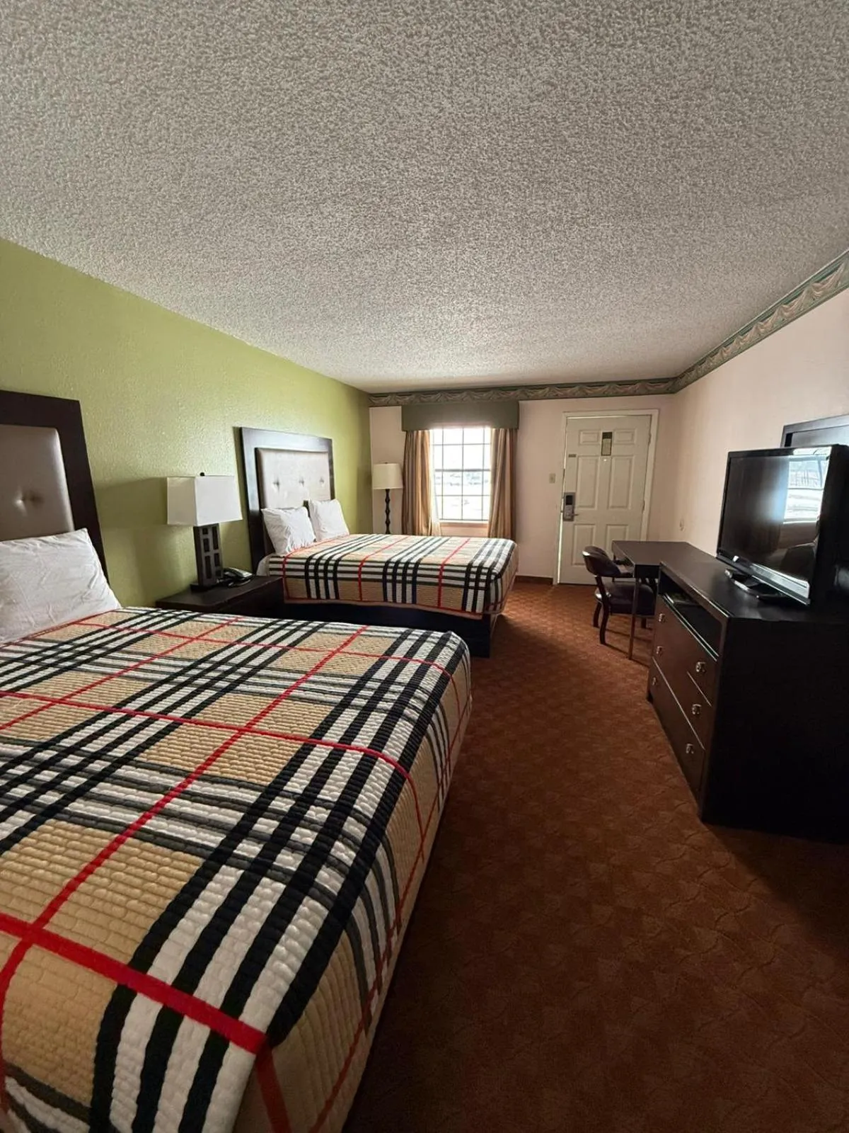 Queen Beds Non-Smoking in Victorian Inns