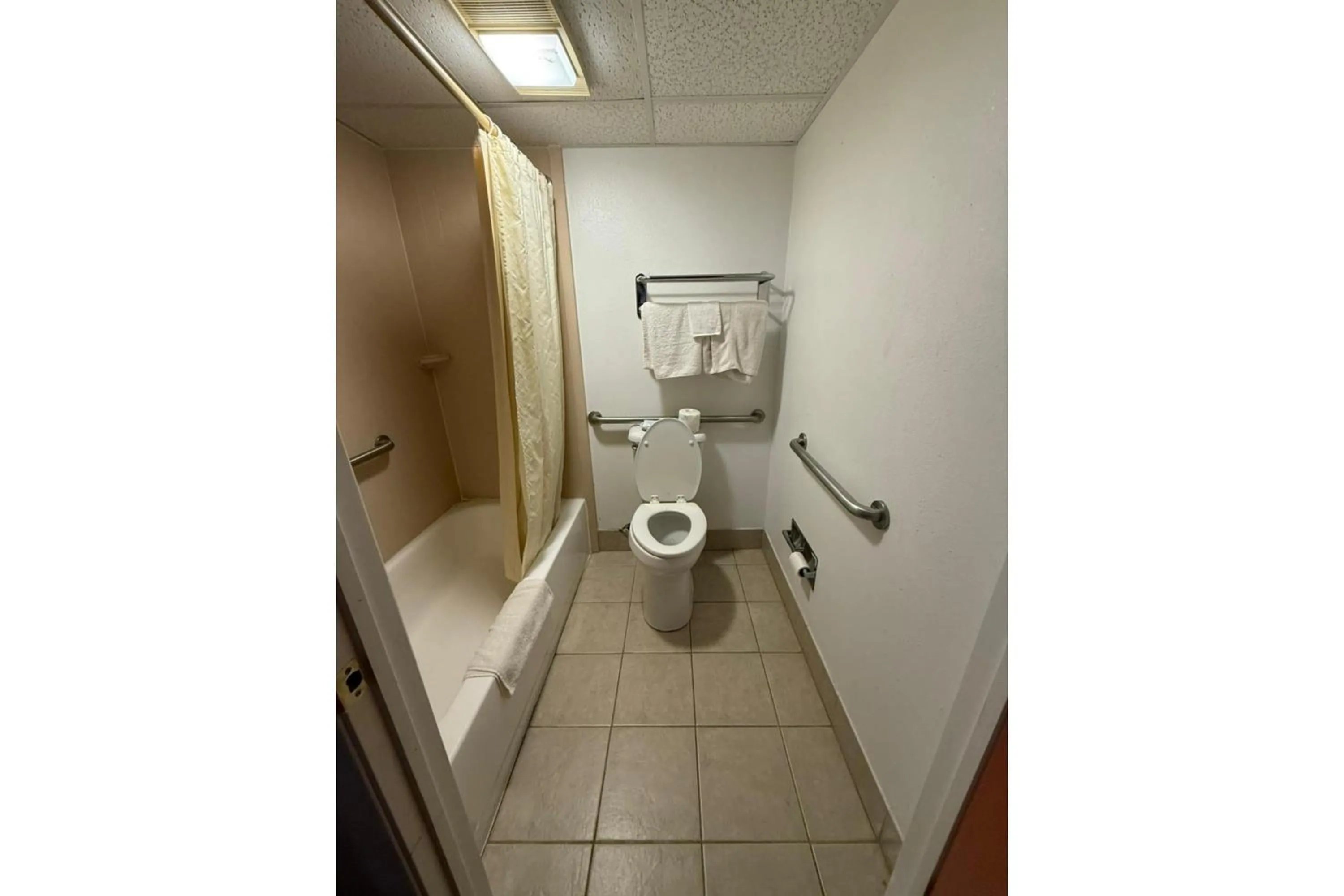 Bathroom in Victorian Inn by Belvilla White sboro US Hwy 82