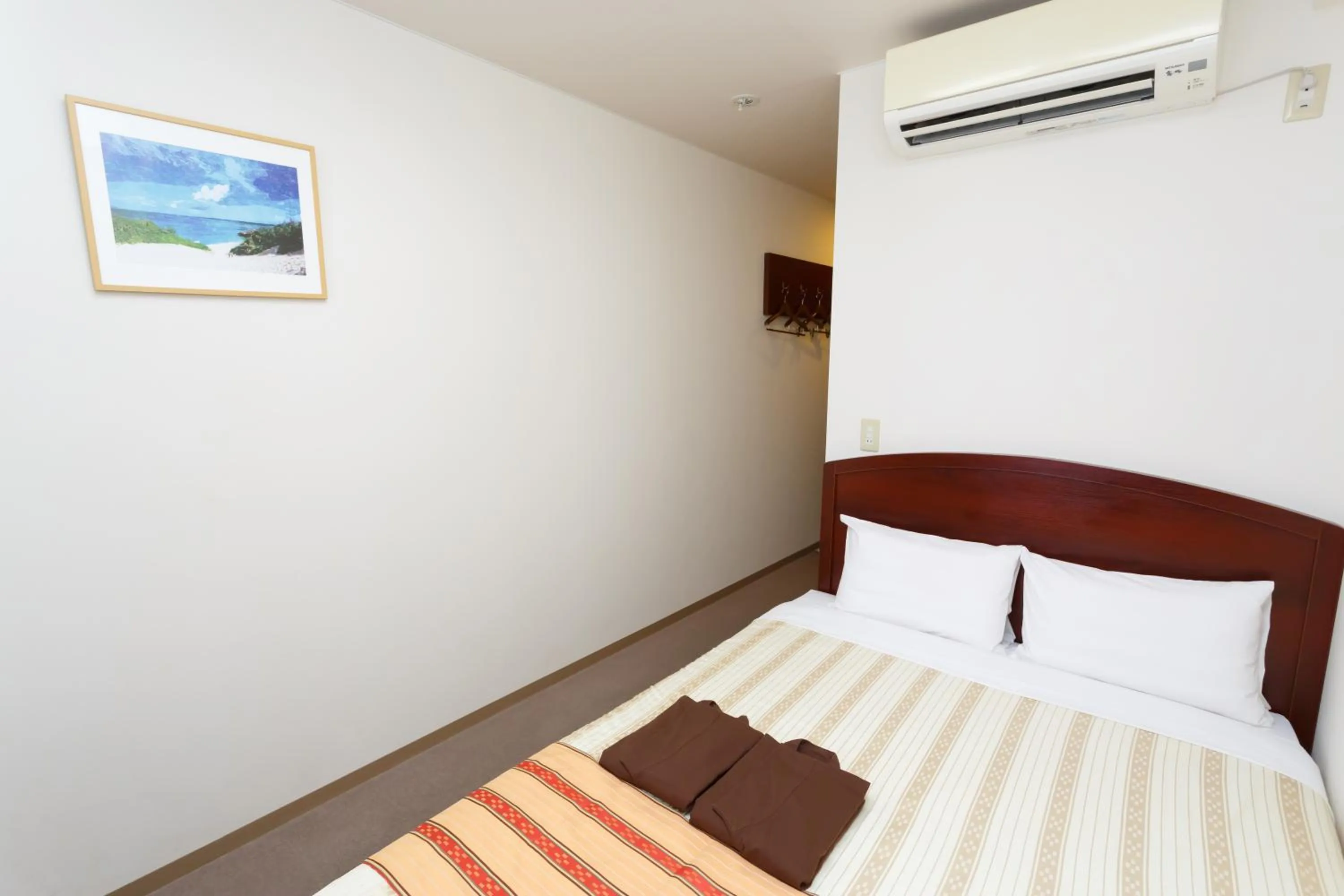 Photo of the whole room, Bed in Hotel Peace Island Miyakojima Shiyakusho Tori