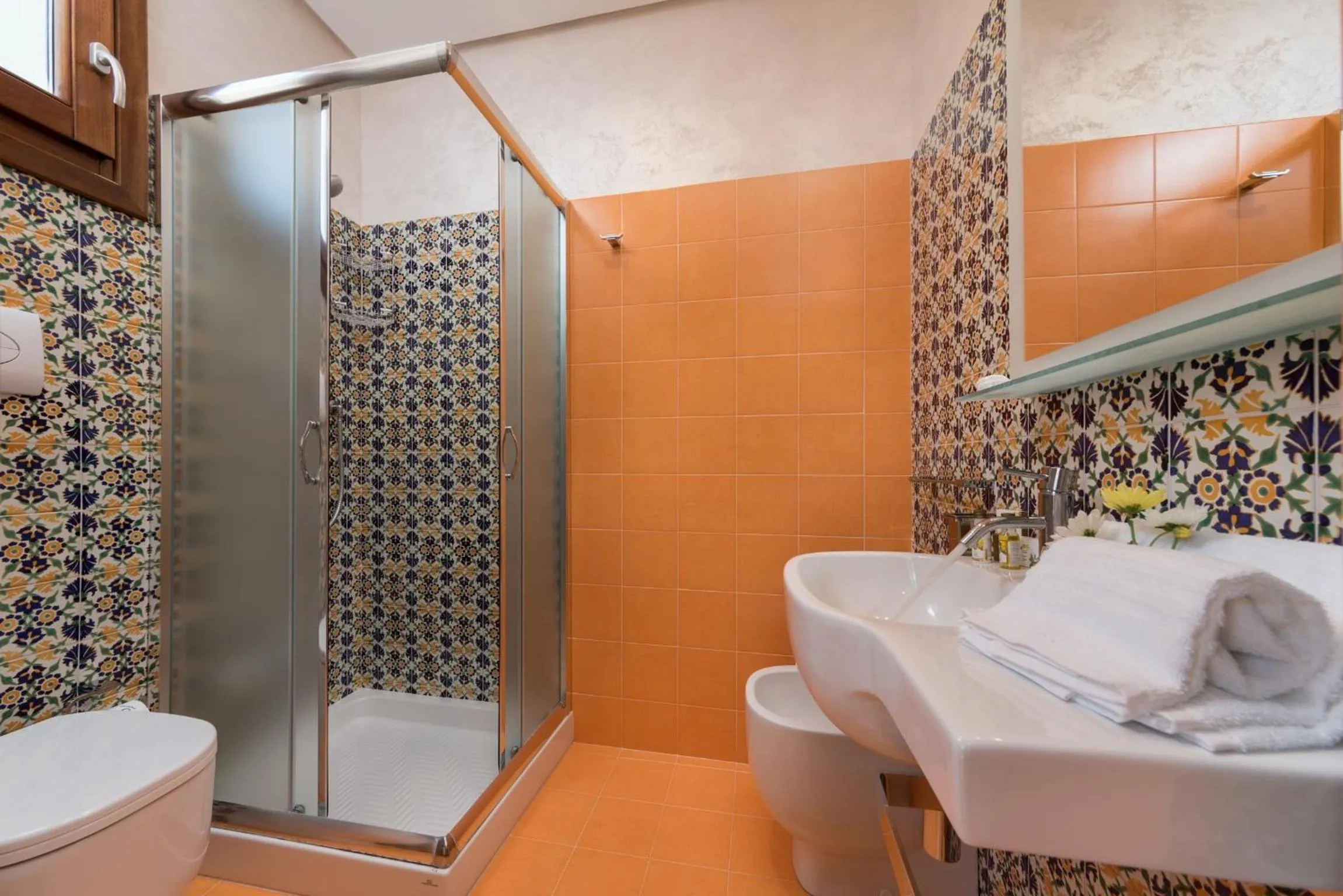 Shower in Hotel Biancolilla