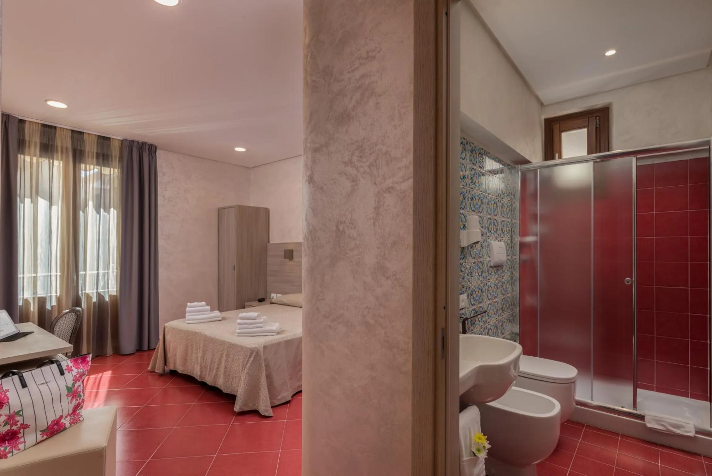 Shower in Hotel Biancolilla