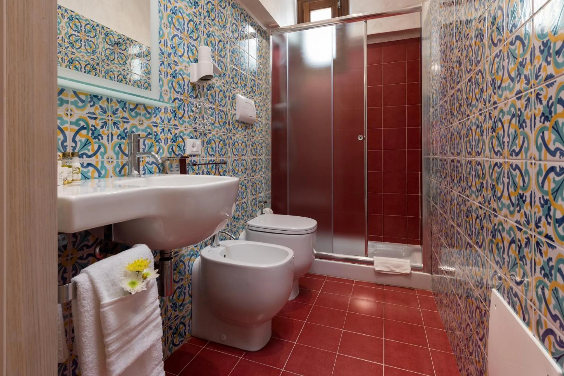 Shower in Hotel Biancolilla