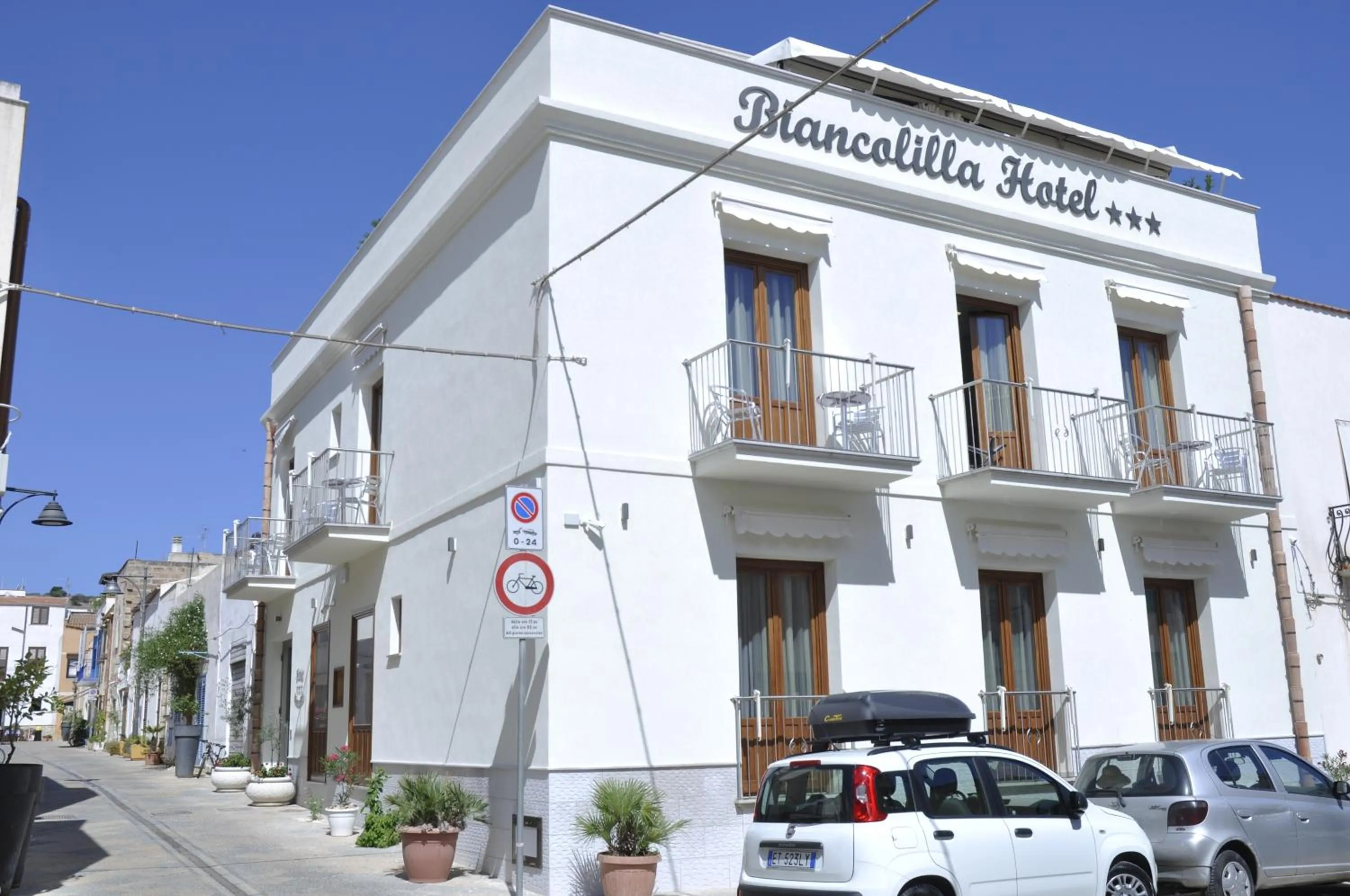 Facade/entrance in Hotel Biancolilla