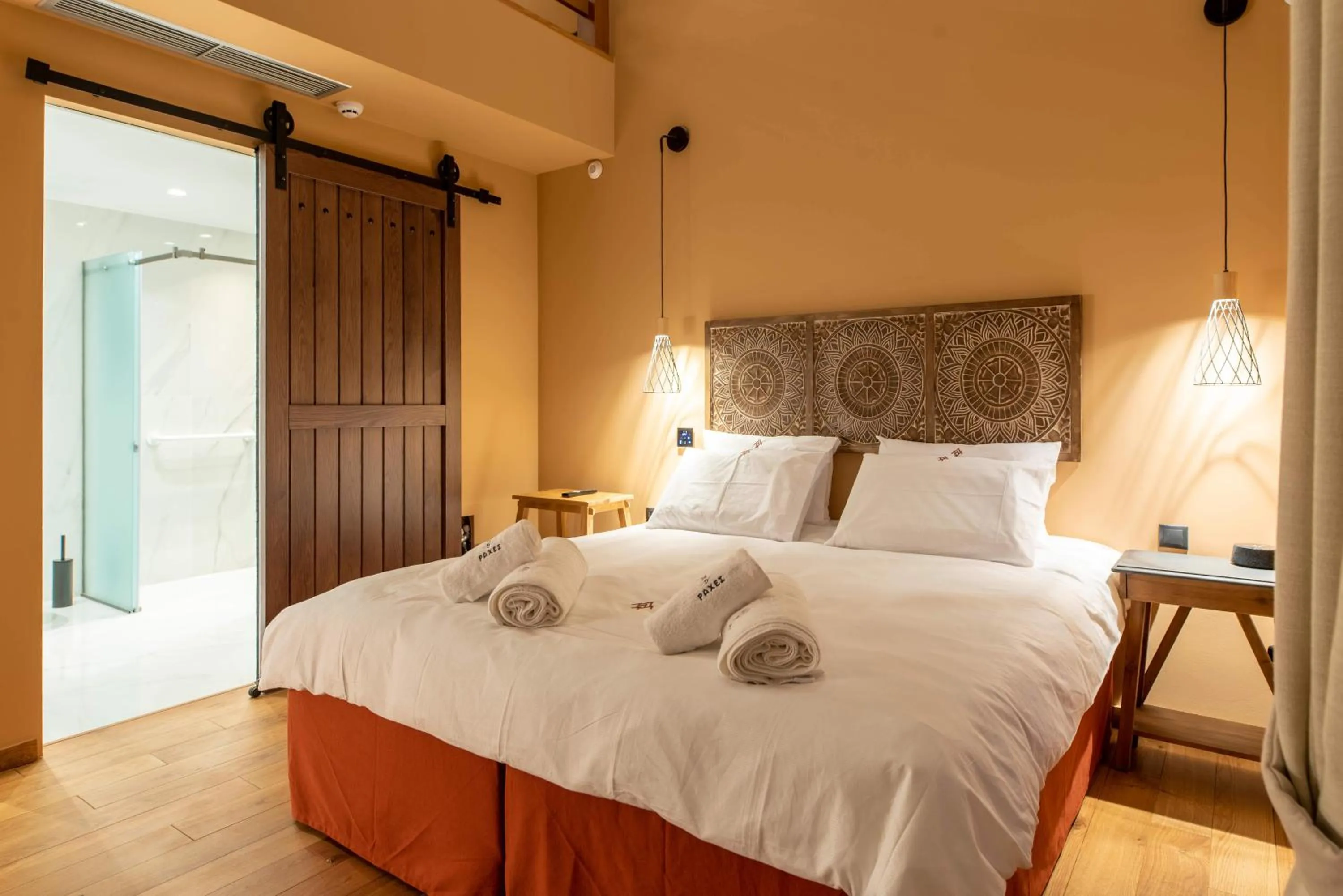 Bed in 5 Raches Suites