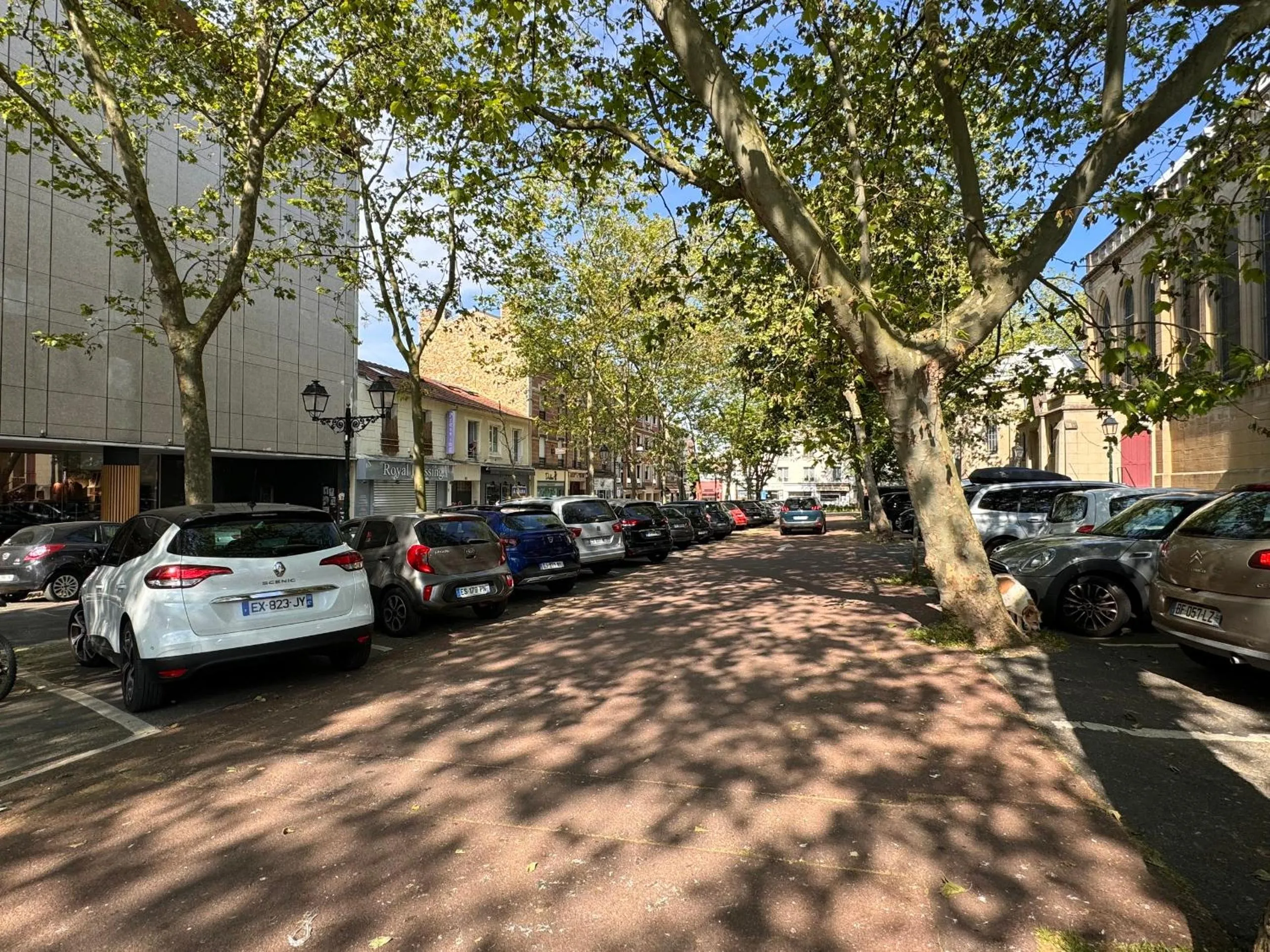 Parking in Hotel Paris Vesinet-LogisHotels et Domaine Evenementiel