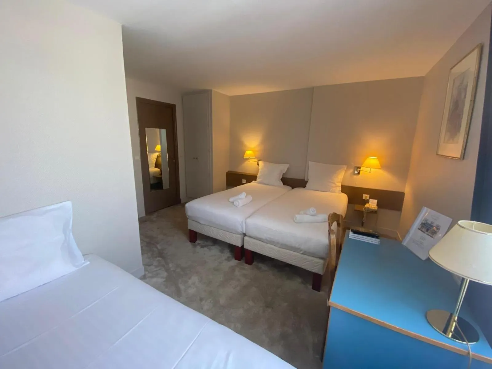 Bed in Hotel Paris Vesinet-LogisHotels et Domaine Evenementiel