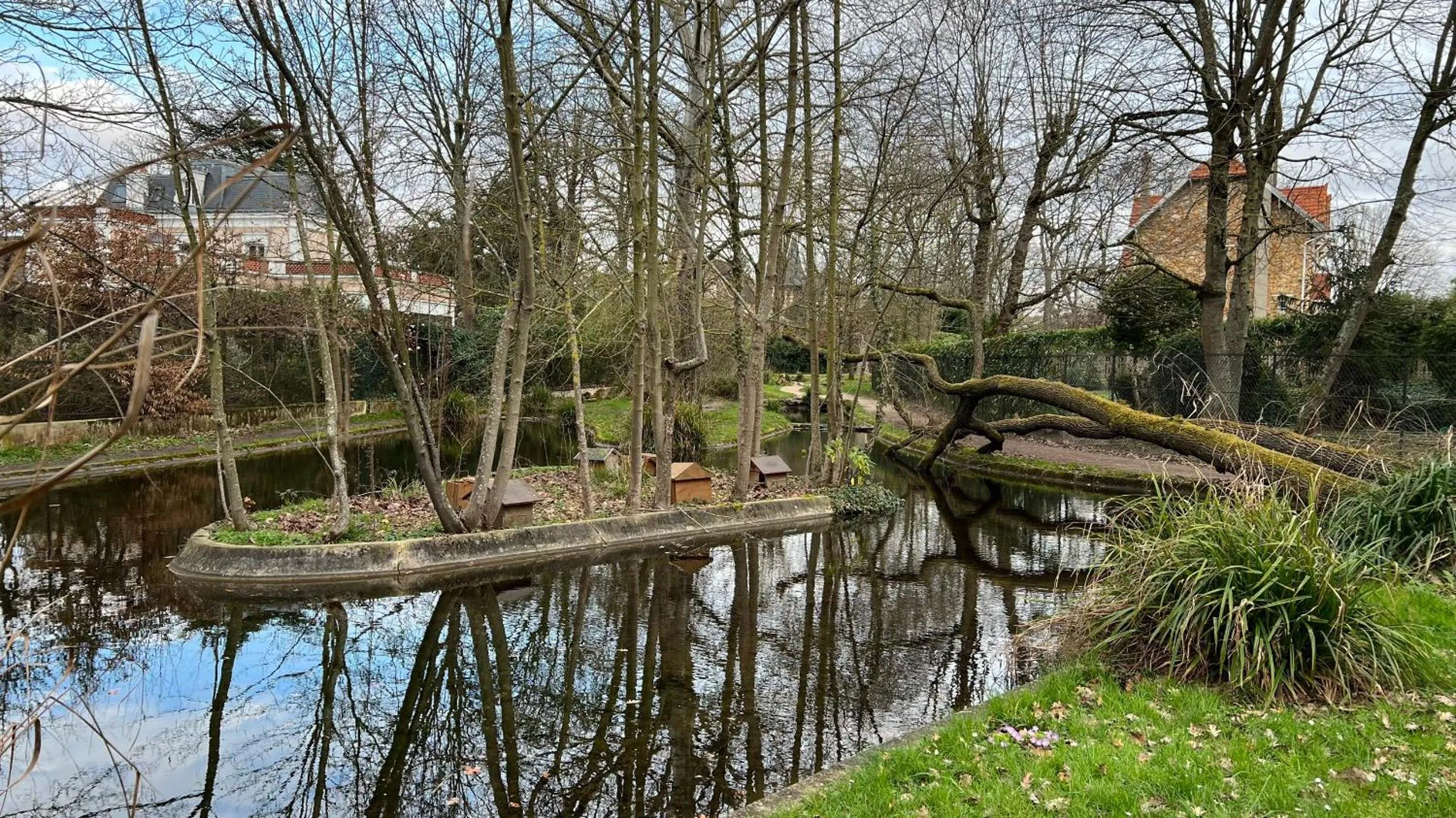 Nearby landmark in Hotel Paris Vesinet-LogisHotels et Domaine Evenementiel