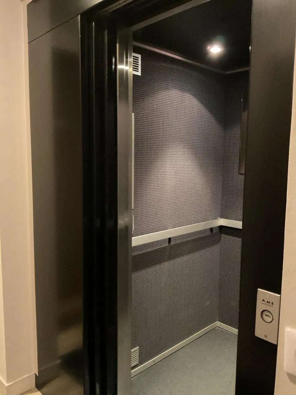 elevator in Hotel Paris Vesinet-LogisHotels et Domaine Evenementiel