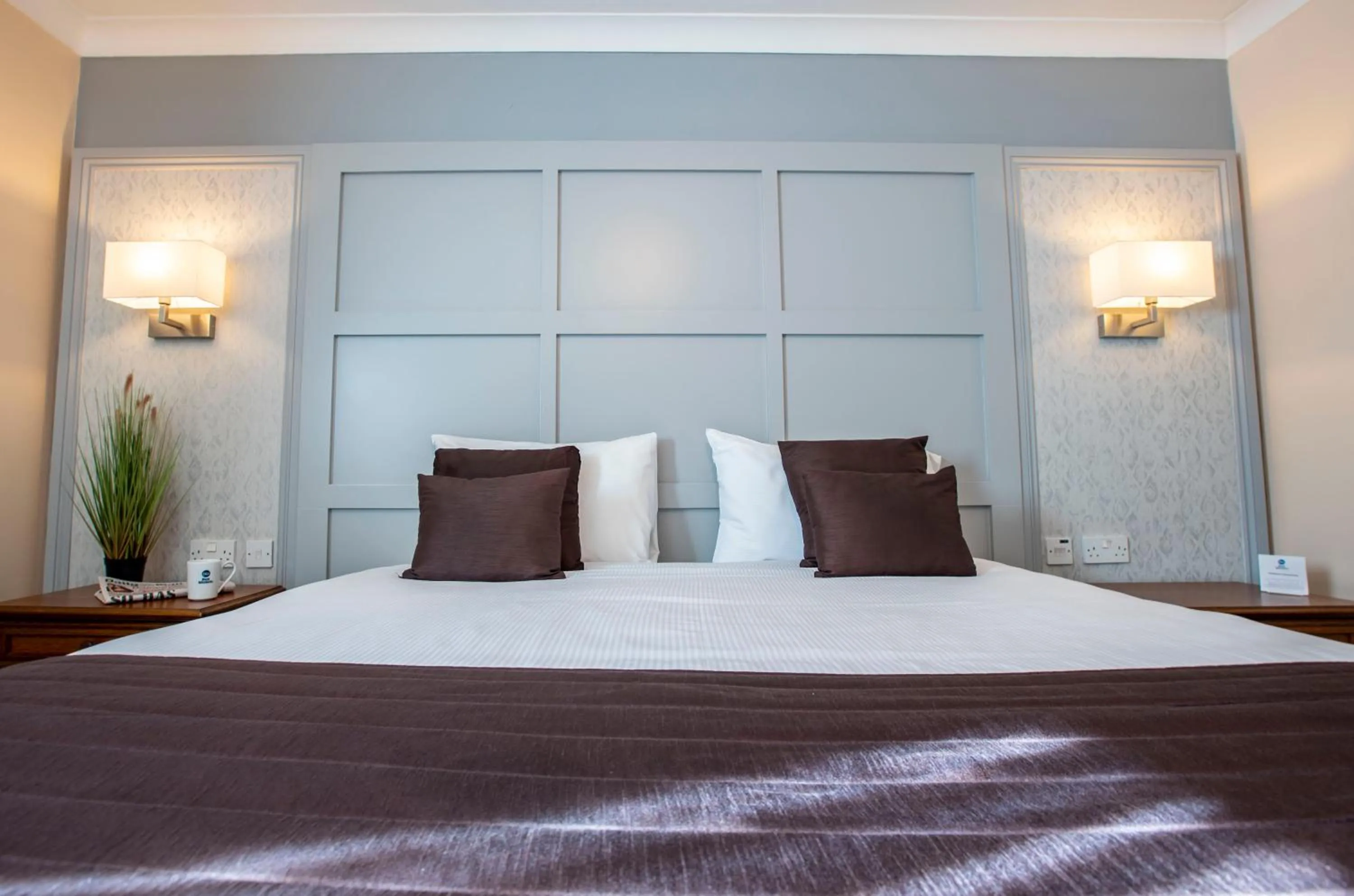 Bed in Best Western Manor Hotel