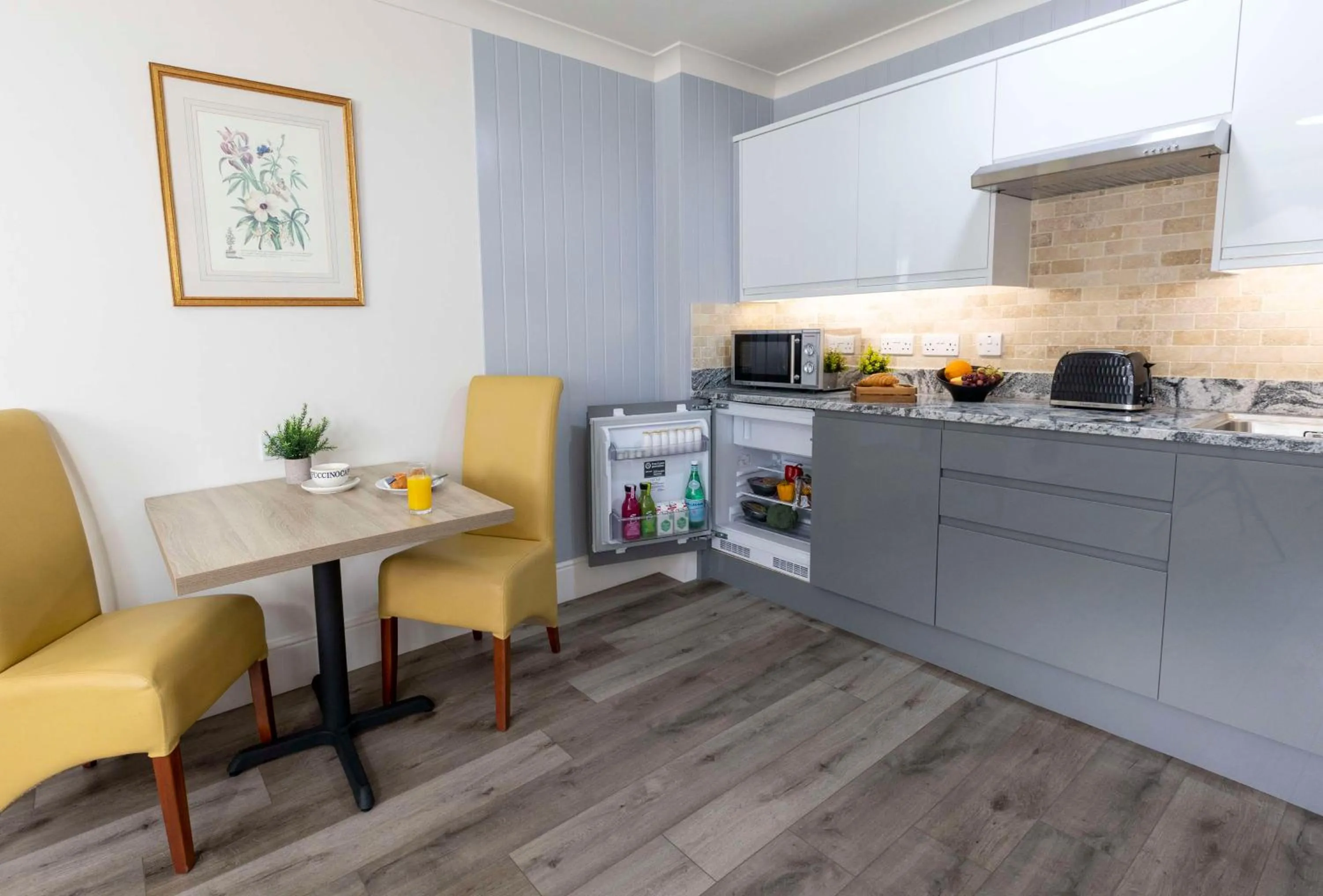 Kitchen or kitchenette in Best Western Manor Hotel
