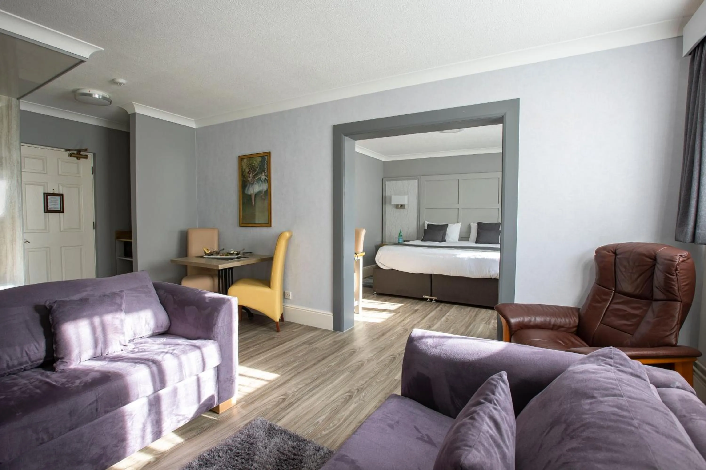 Bed in Best Western Manor Hotel