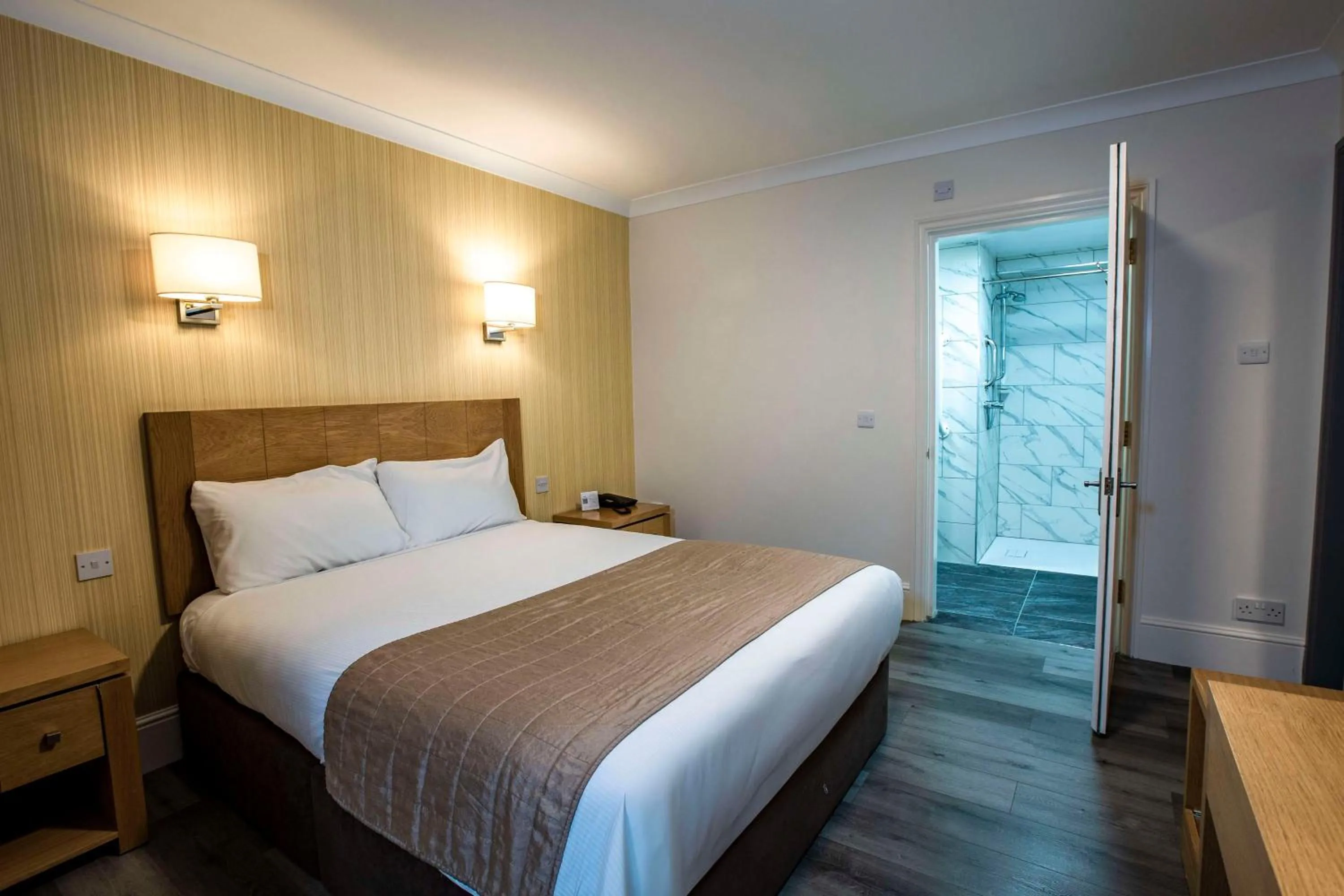 Bedroom, Bed in Best Western Manor Hotel