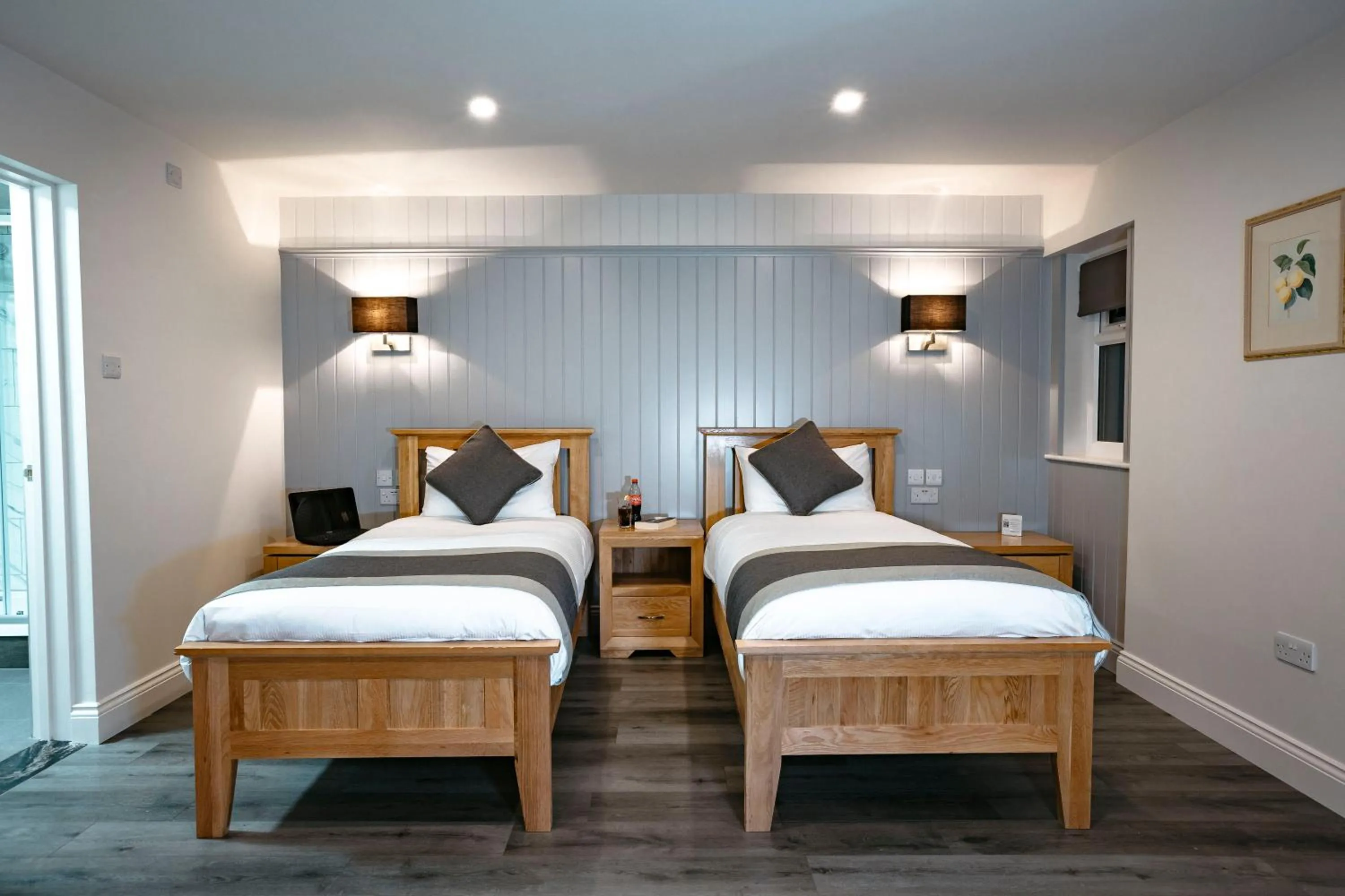 Bed in Best Western Manor Hotel