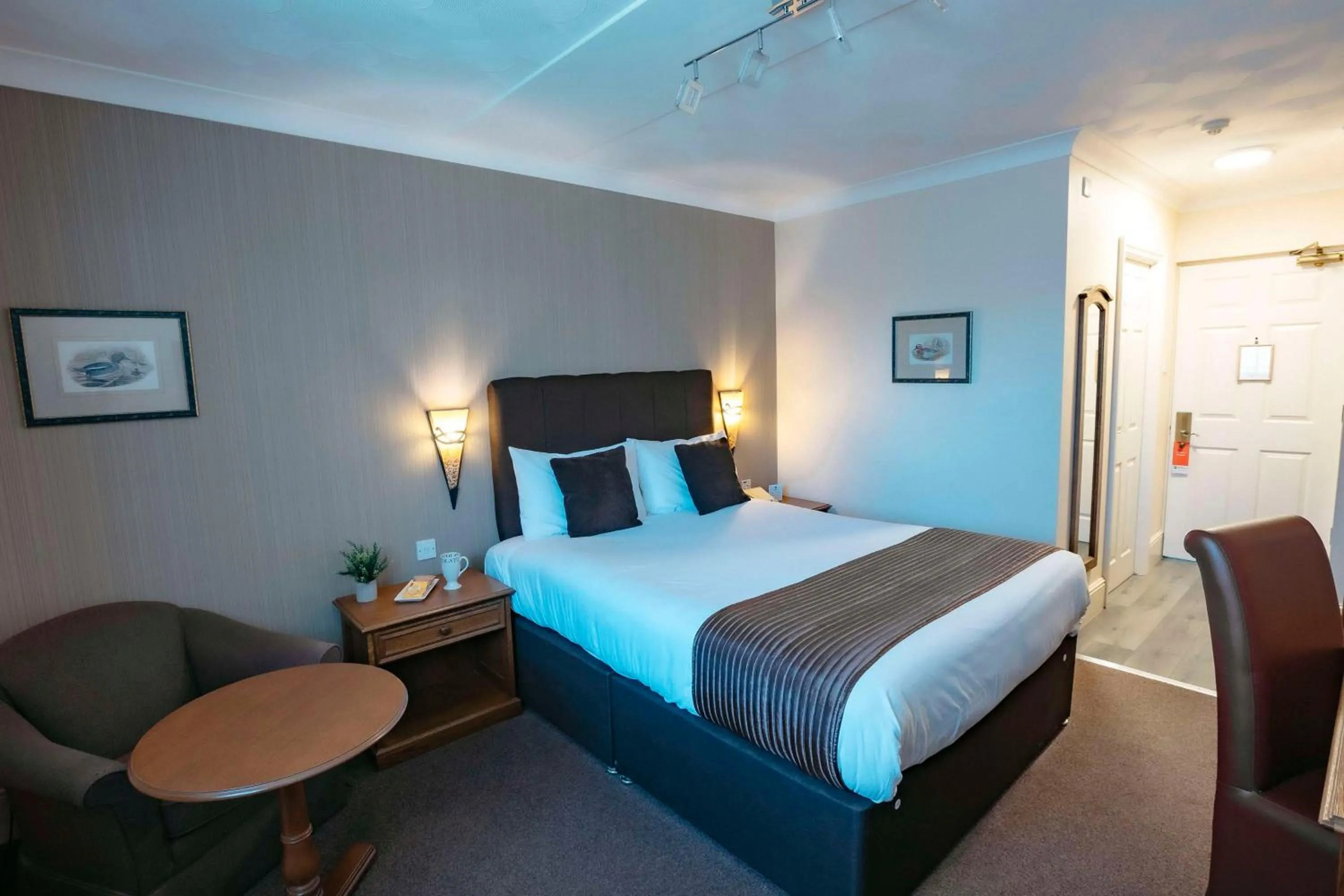 Bedroom, Bed in Best Western Manor Hotel