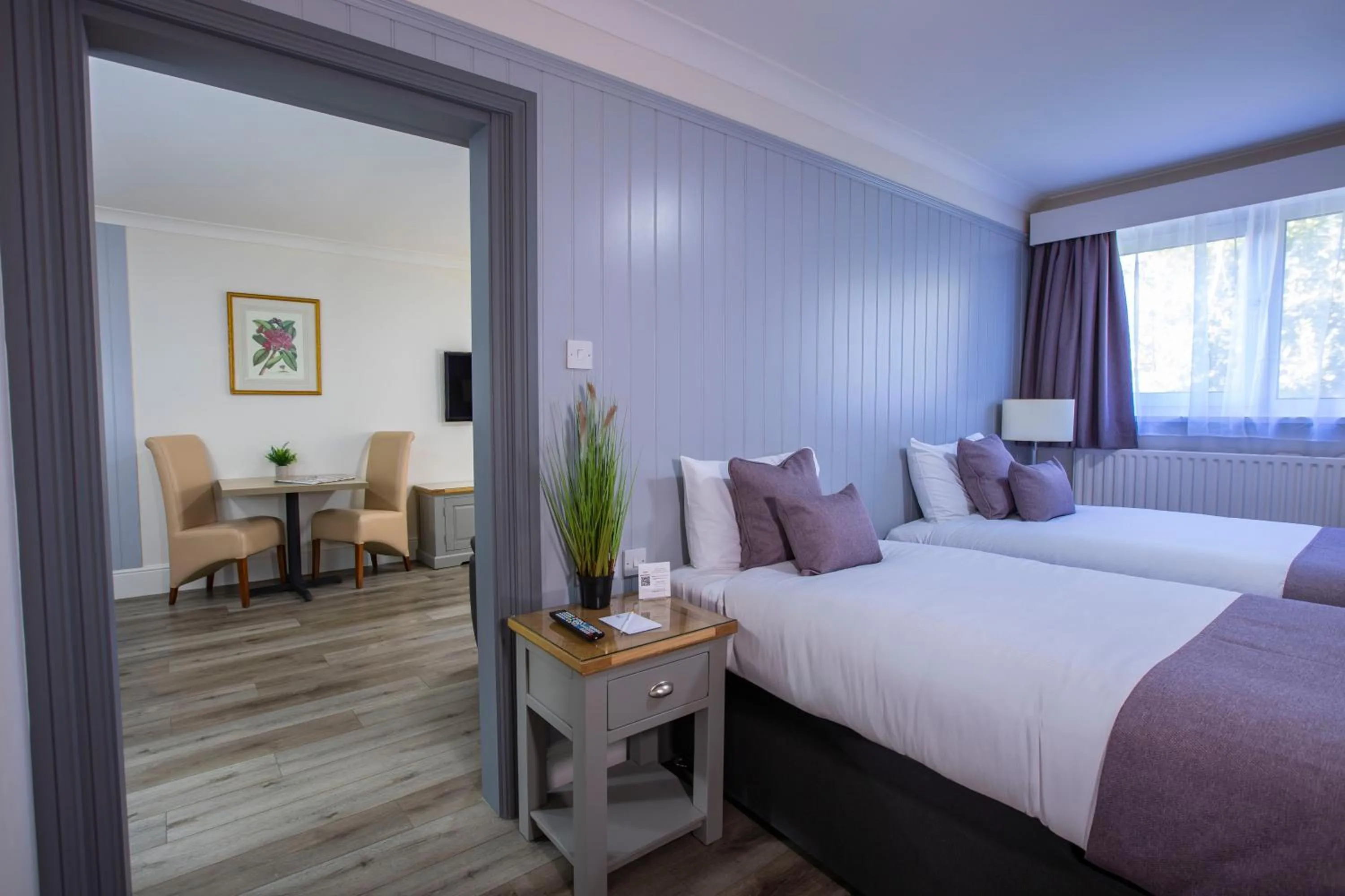 Seating area, Bed in Best Western Manor Hotel