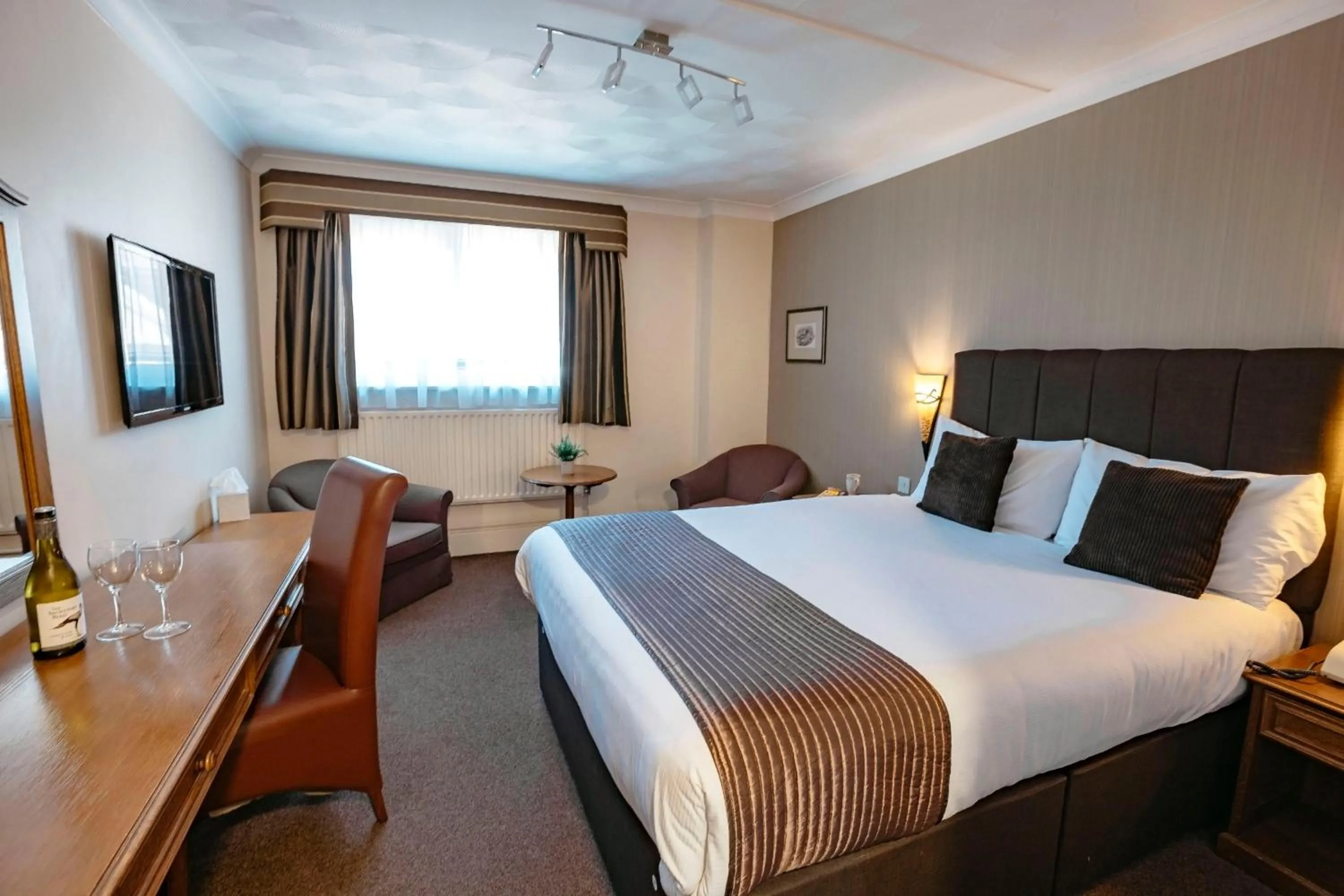 Bedroom, Bed in Best Western Manor Hotel