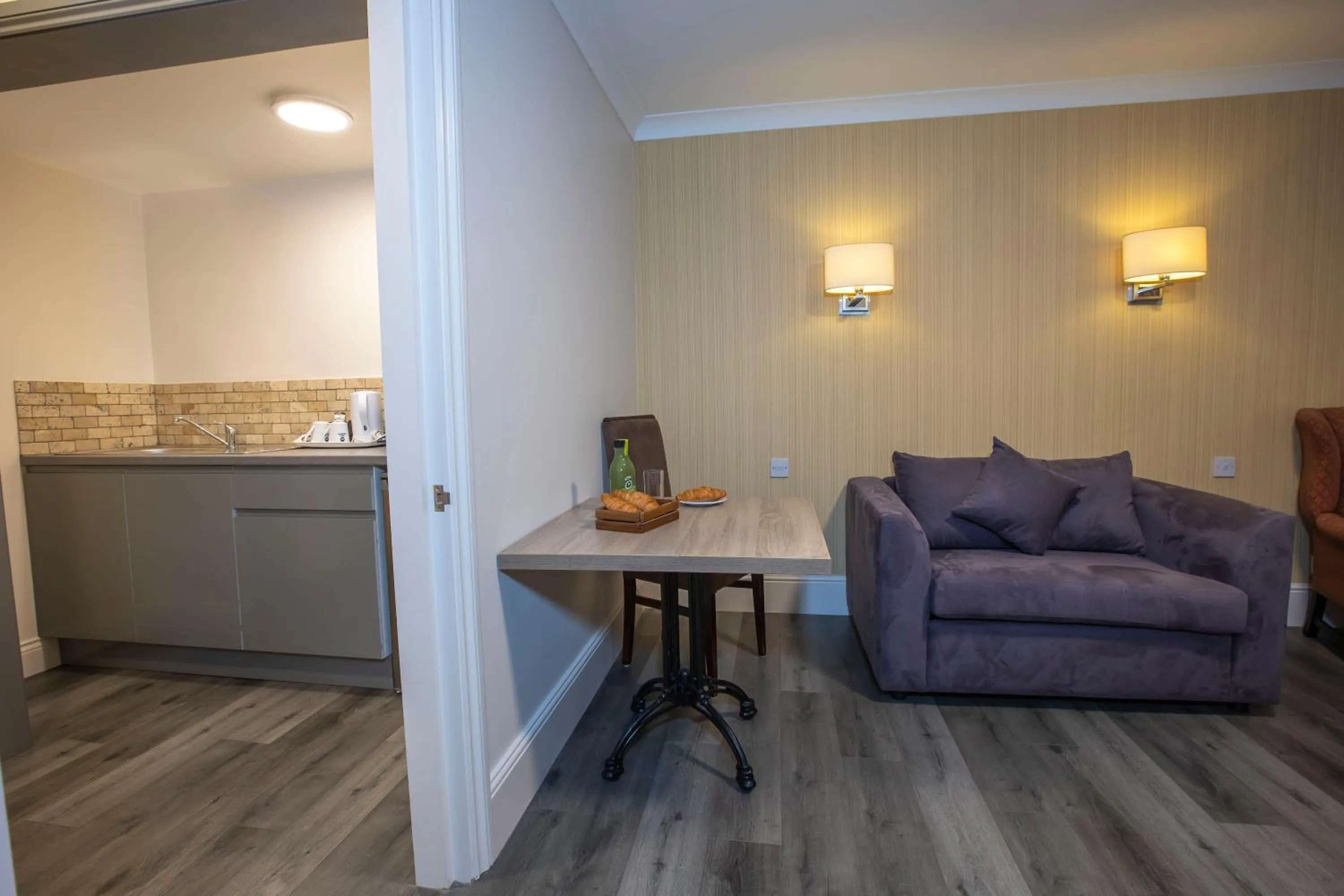 Kitchen or kitchenette in Best Western Manor Hotel