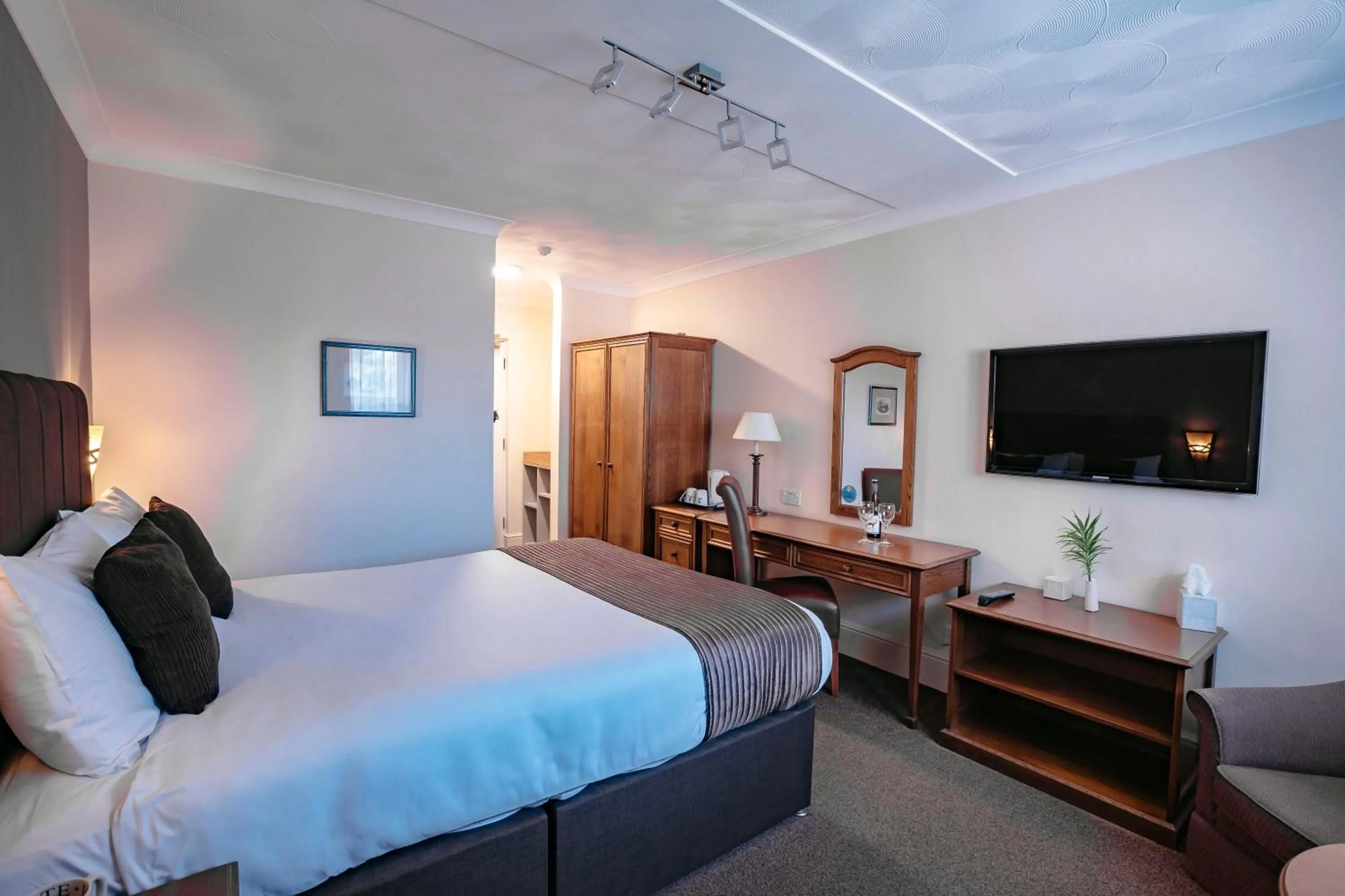 Photo of the whole room, Bed in Best Western Manor Hotel