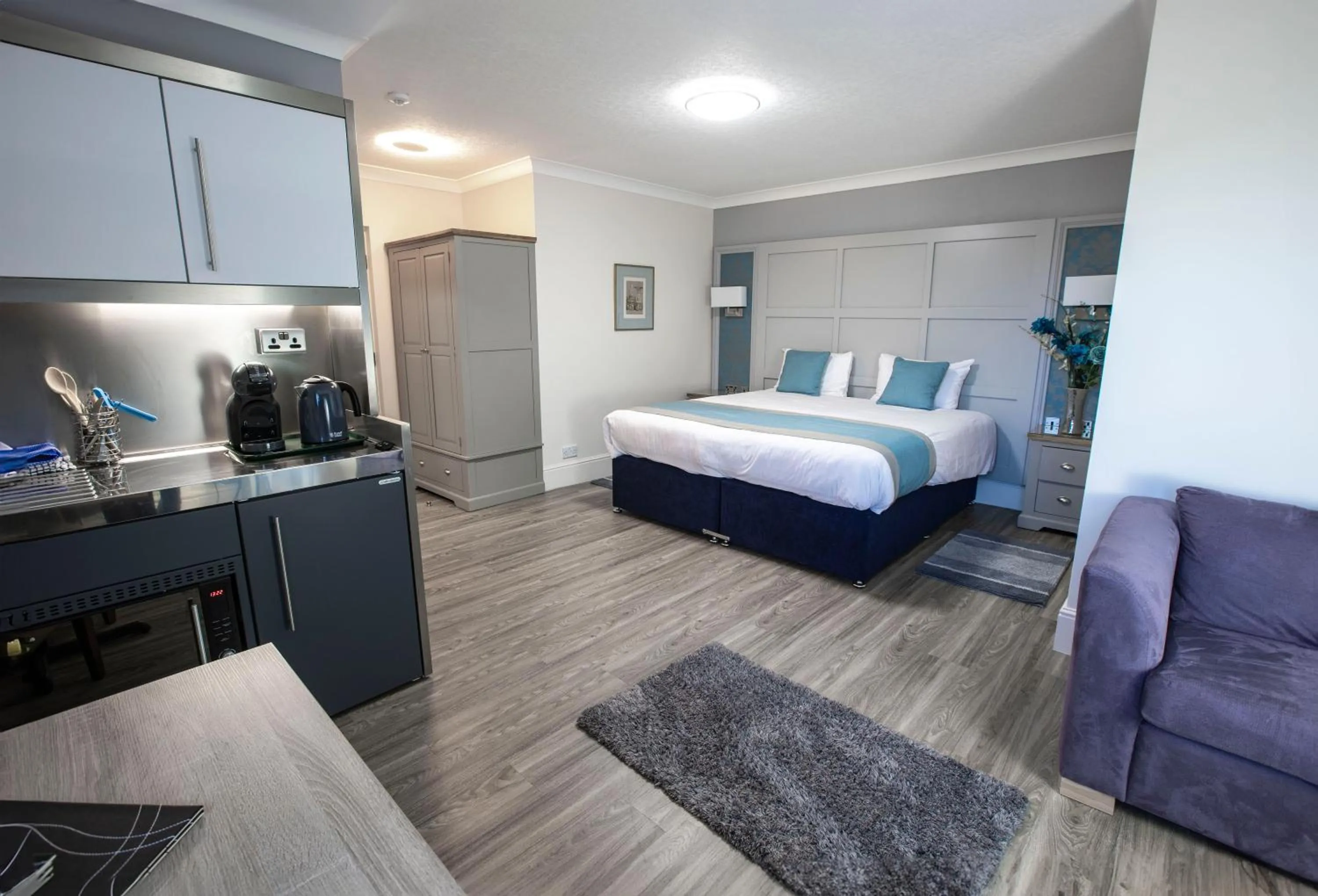 Photo of the whole room, Bed in Best Western Manor Hotel