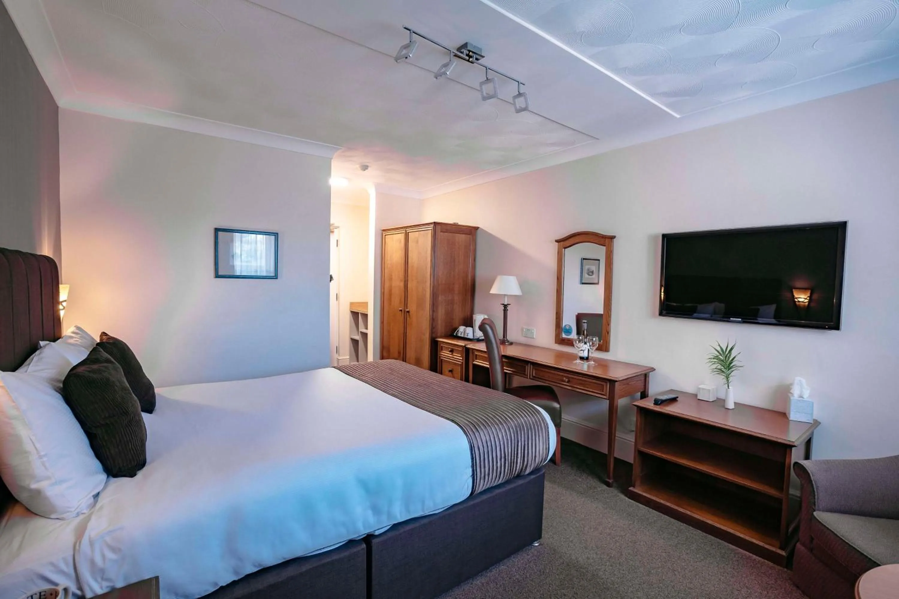 Bedroom, Bed in Best Western Manor Hotel