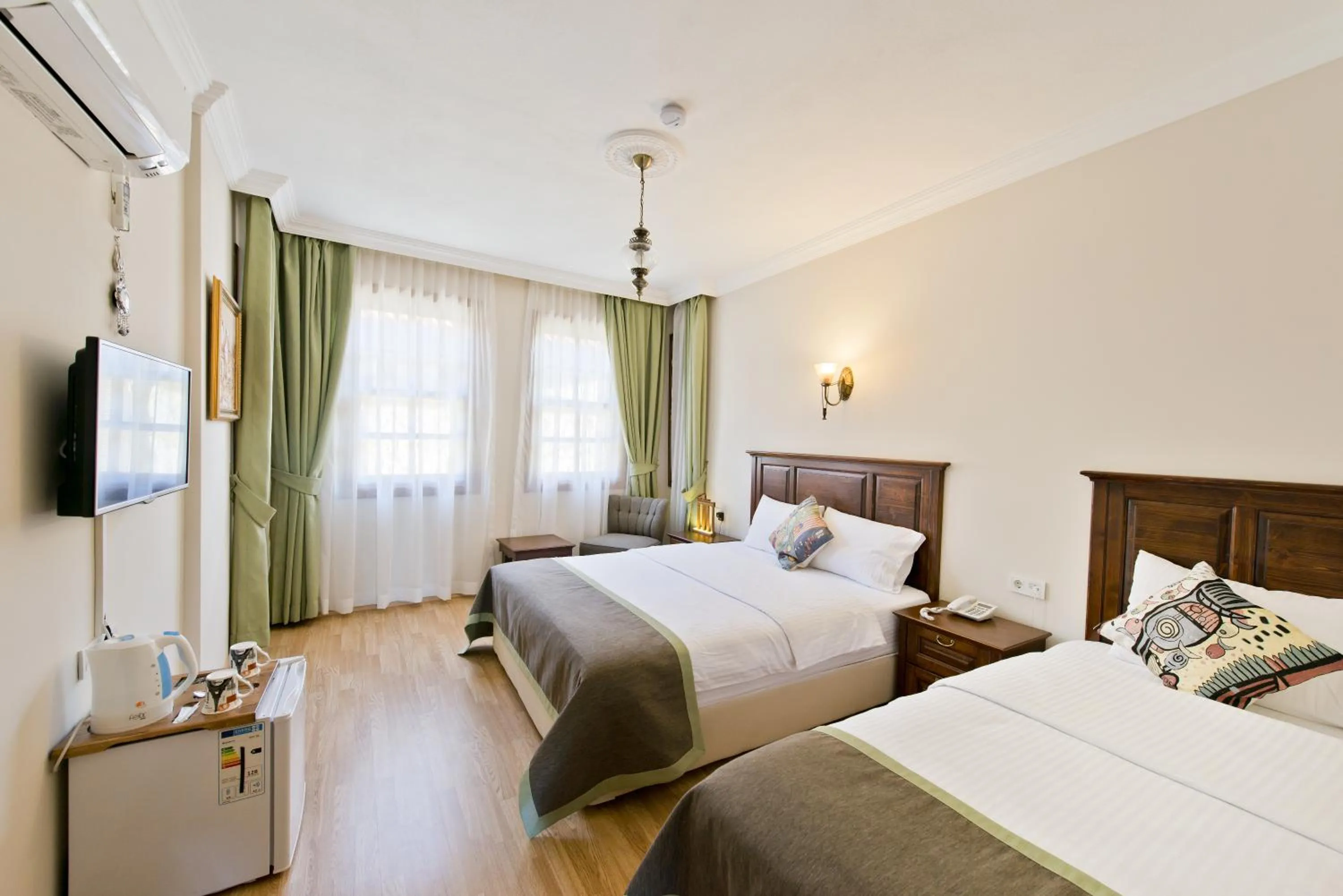 Photo of the whole room, Bed in Hadrian Gate Hotel